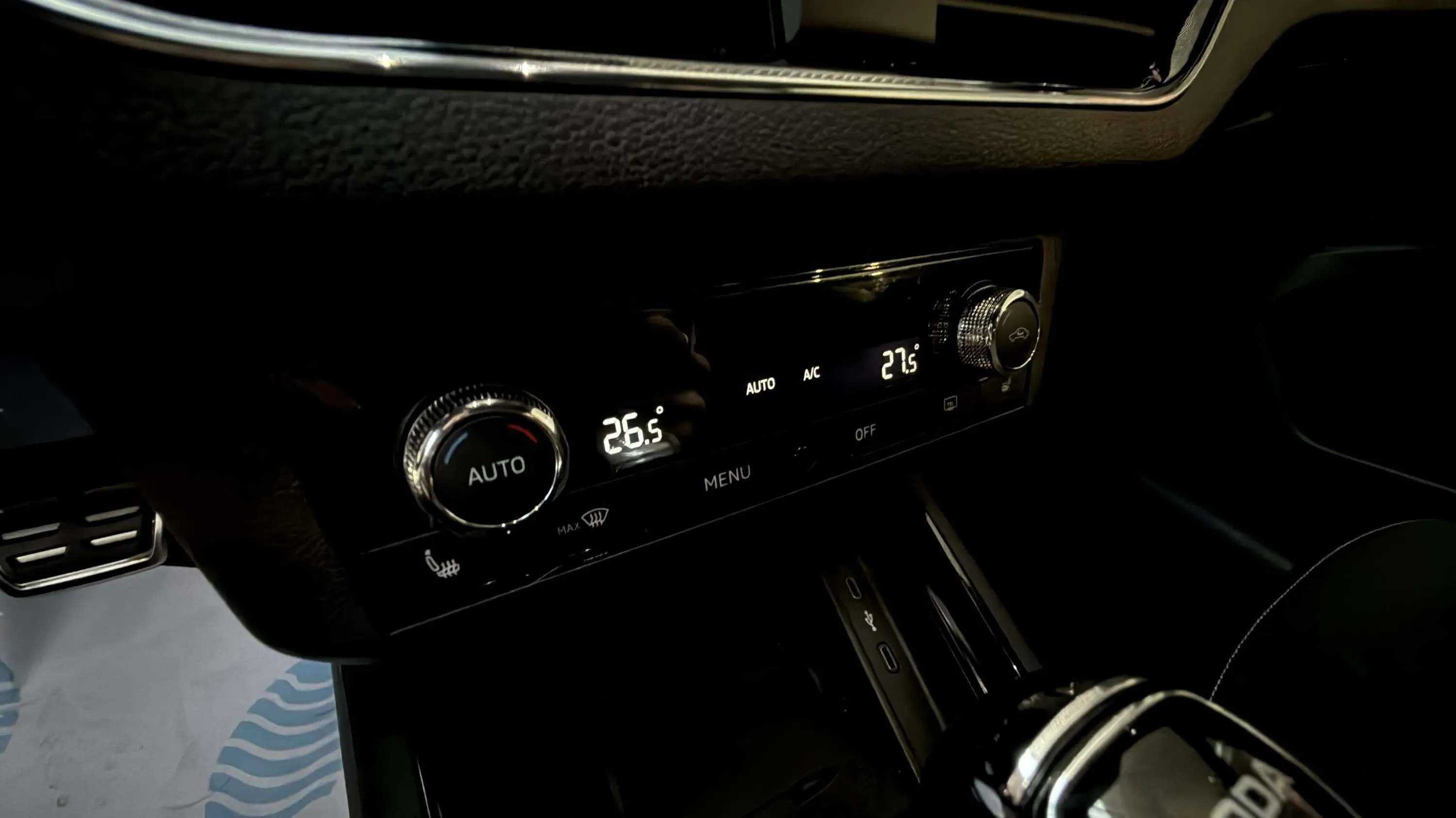 Škoda Kamiq 1.6 TDI DSG Sport - foto 22