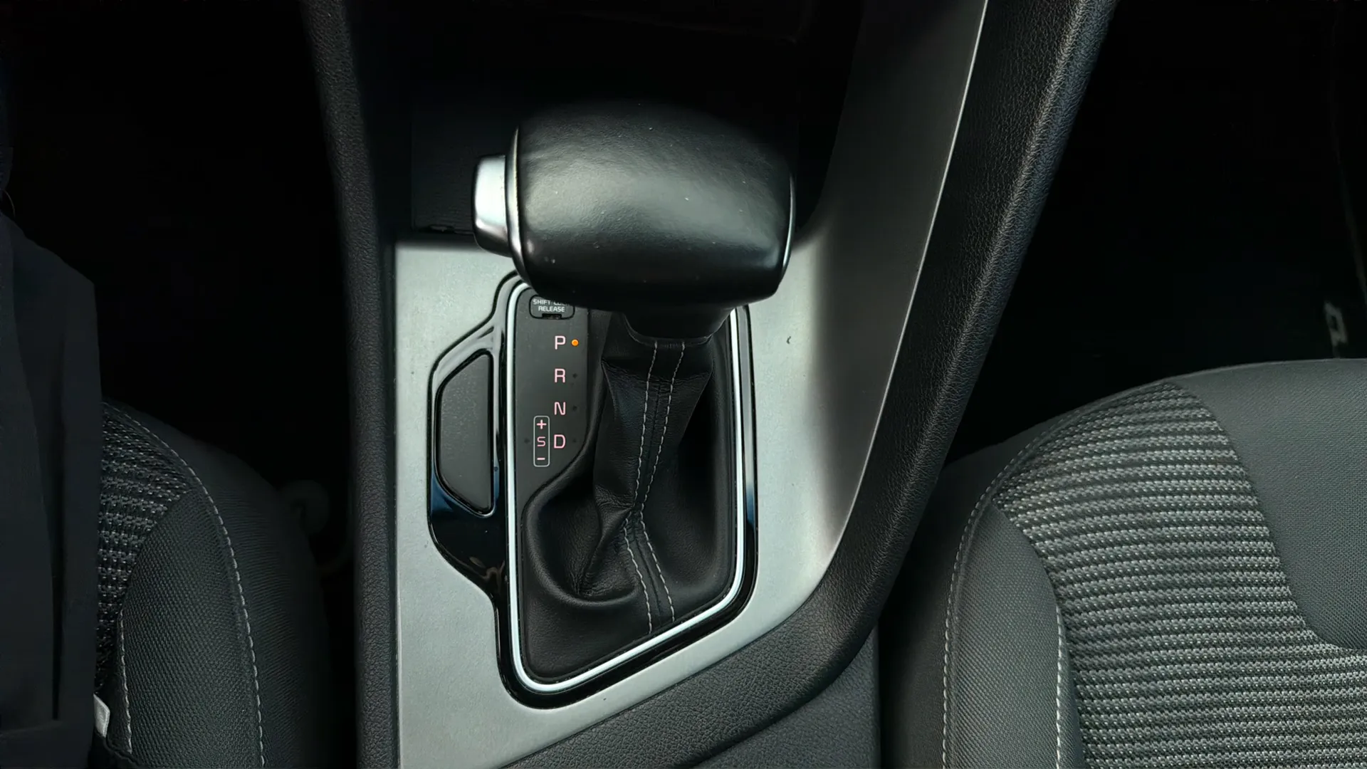 Kia Niro 1.6 GDi HEV Concept - foto 23