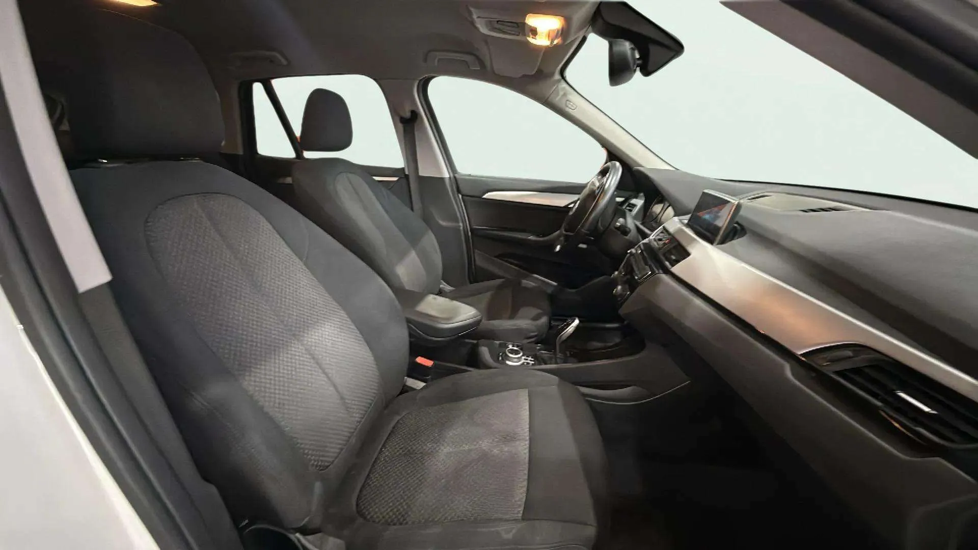 BMW X1 sDrive18dA Business - foto 12