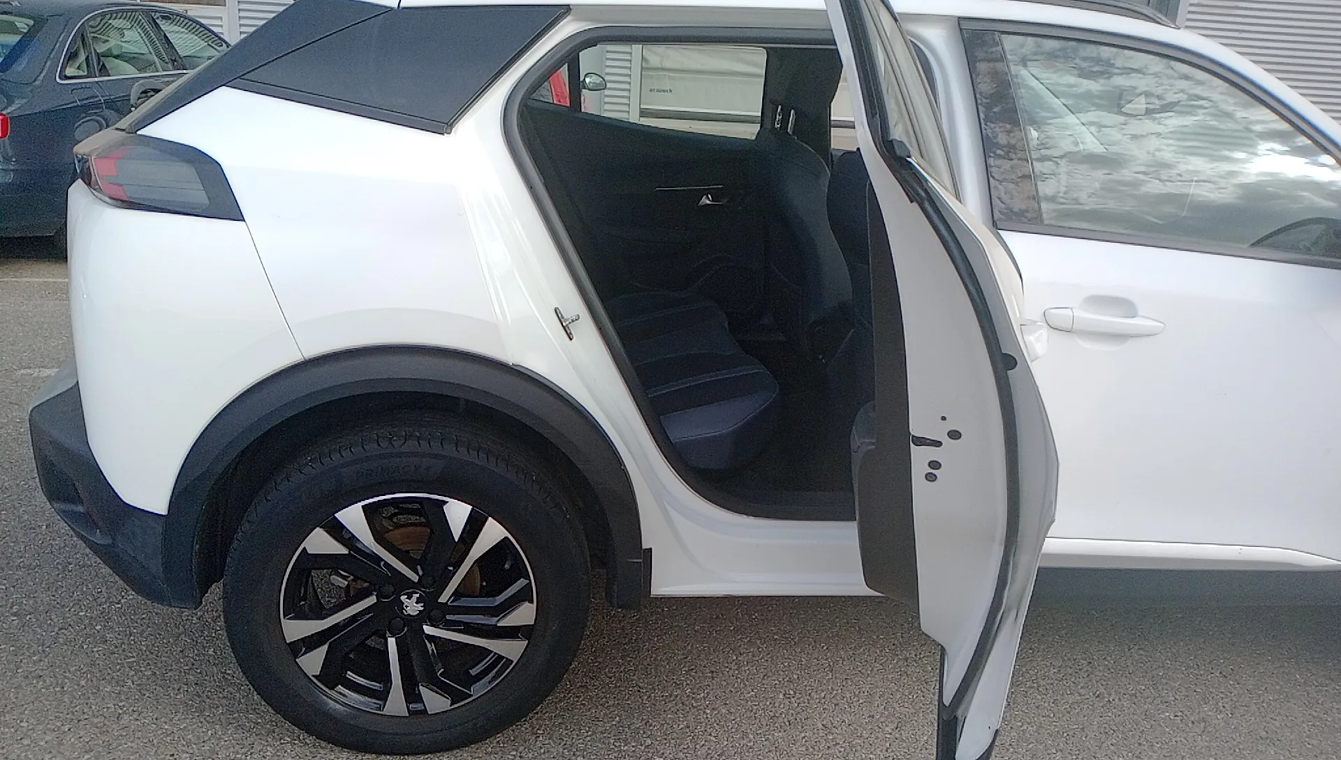 Peugeot 2008 Allure BlueHDi 100 BVM6 - foto 11