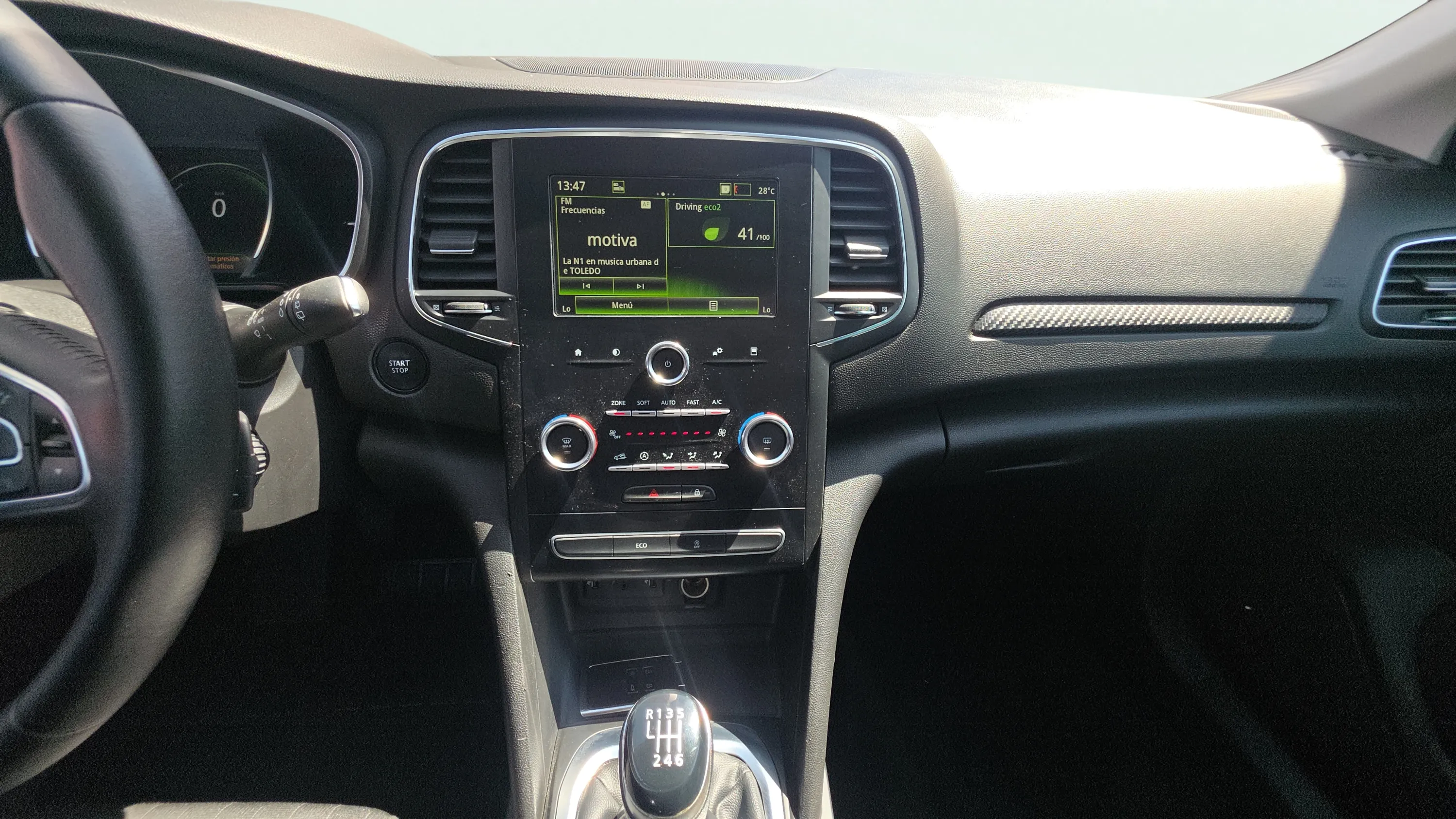 Renault Mégane Limited TCe GPF - foto 11