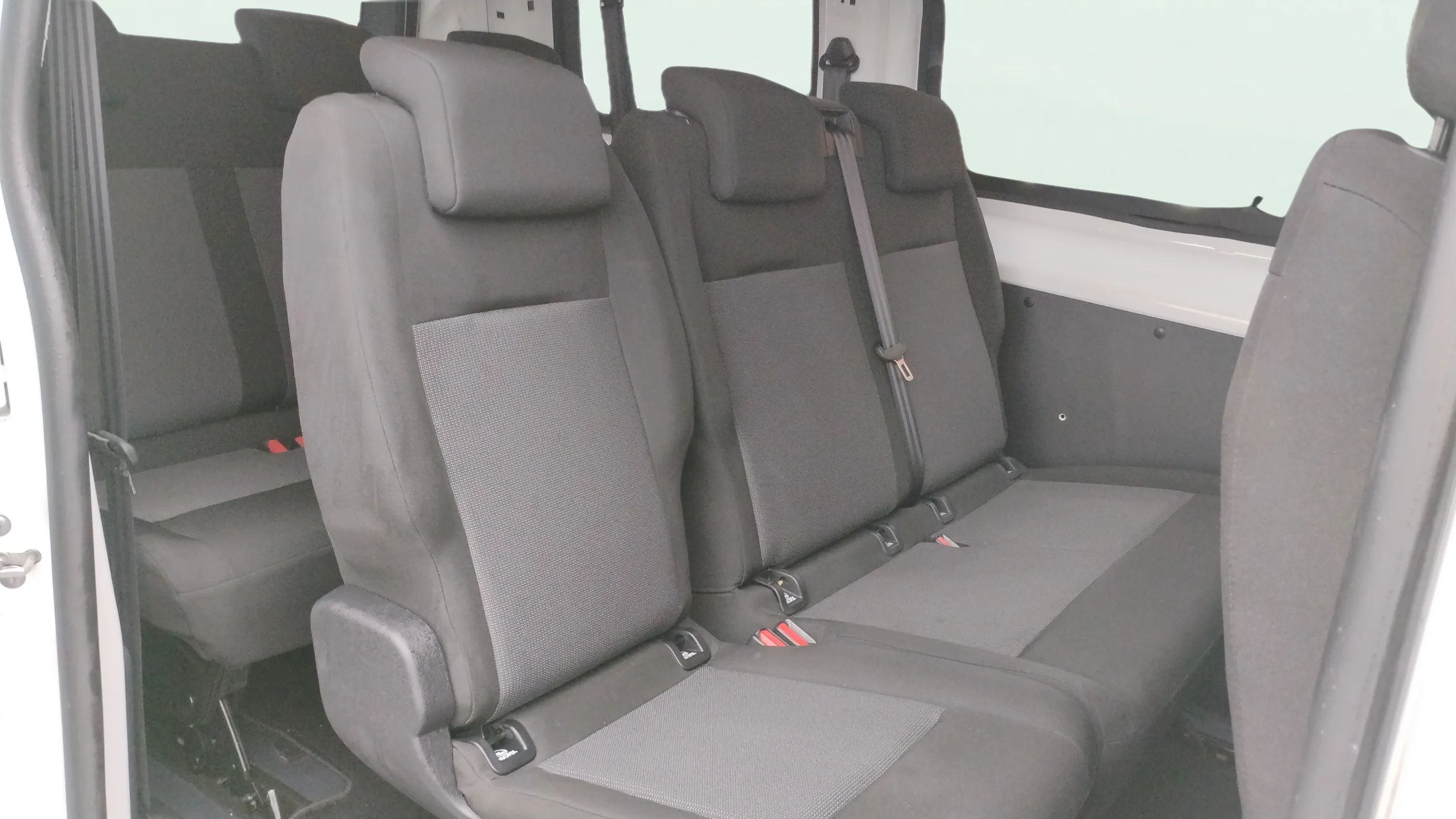 Peugeot Expert Combi BlueHDi 145 Standard - foto 15