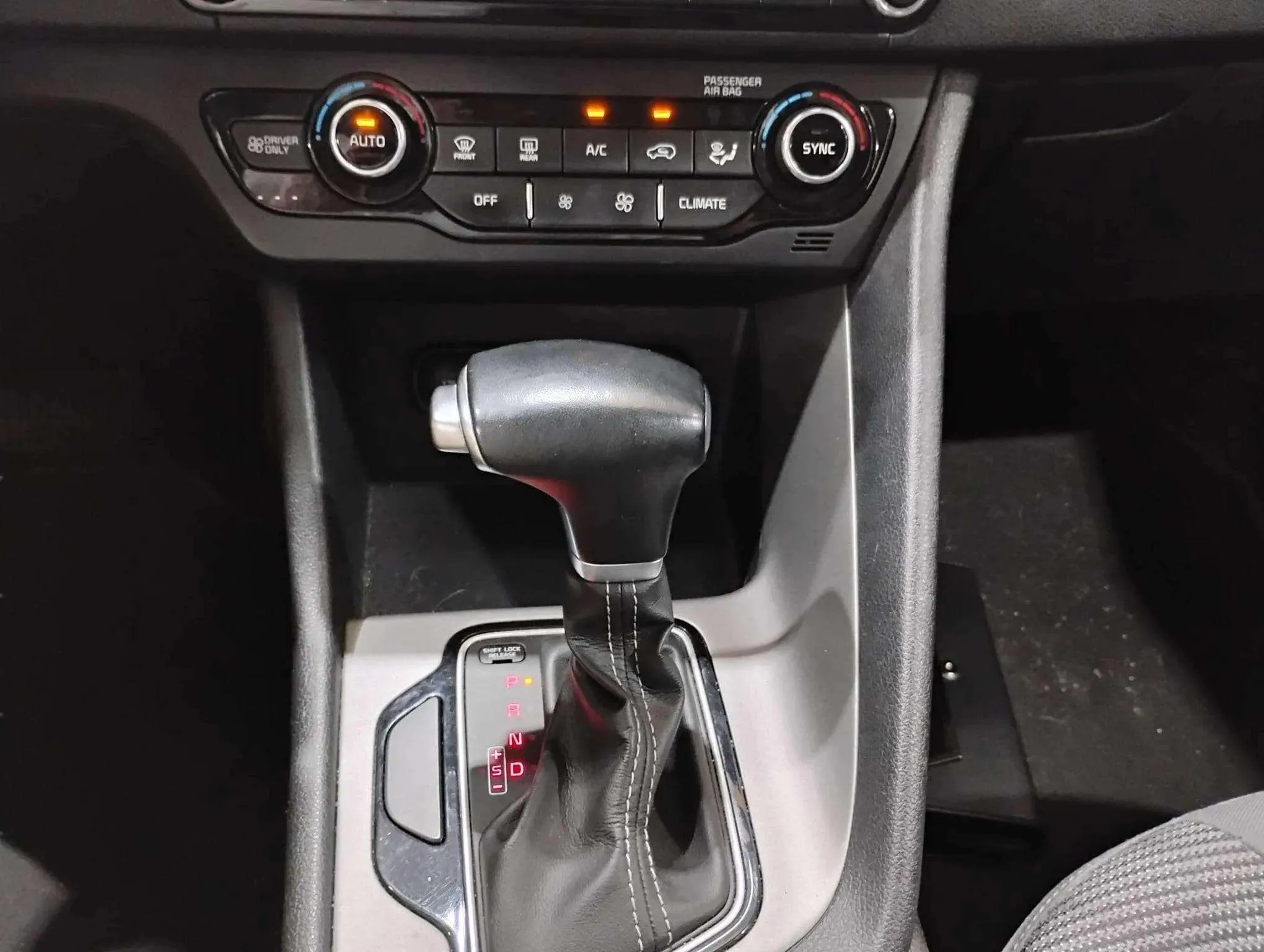 Kia Niro 1.6 GDi HEV Concept - foto 12
