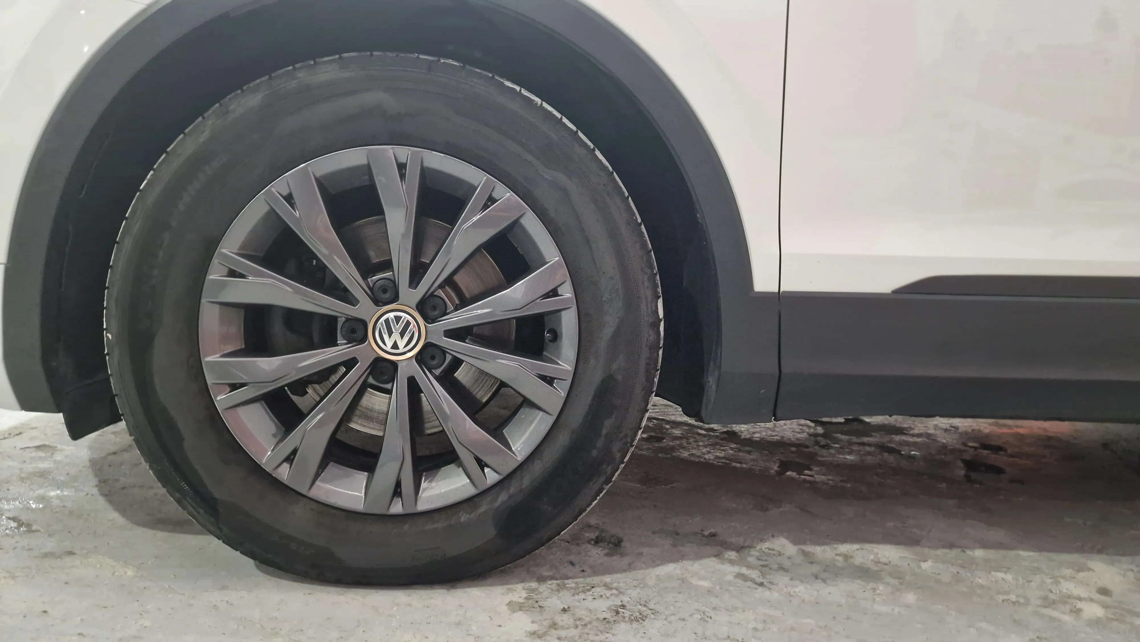 Volkswagen Tiguan Edition 2.0 TDI BMT - foto 32