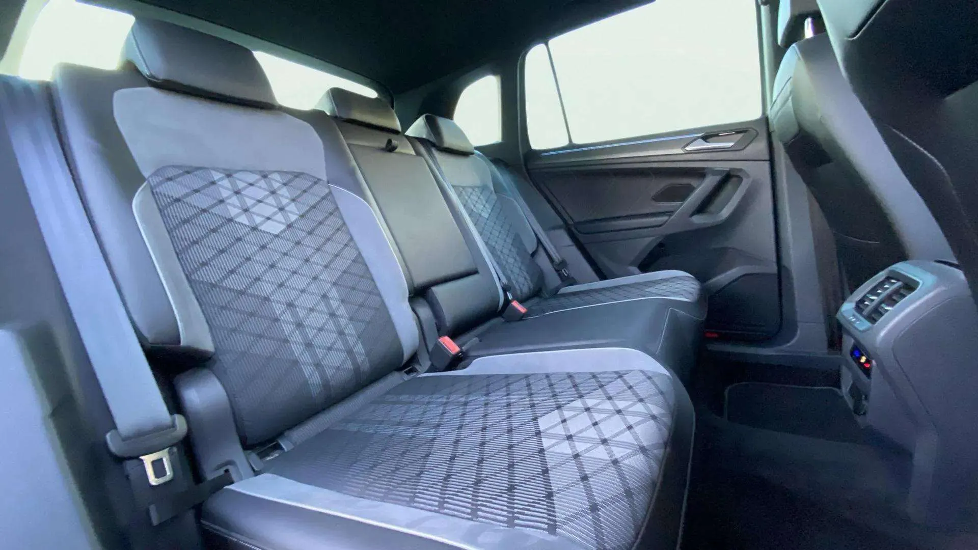 Volkswagen Tiguan R-Line 2.0 TDI DSG - foto 14