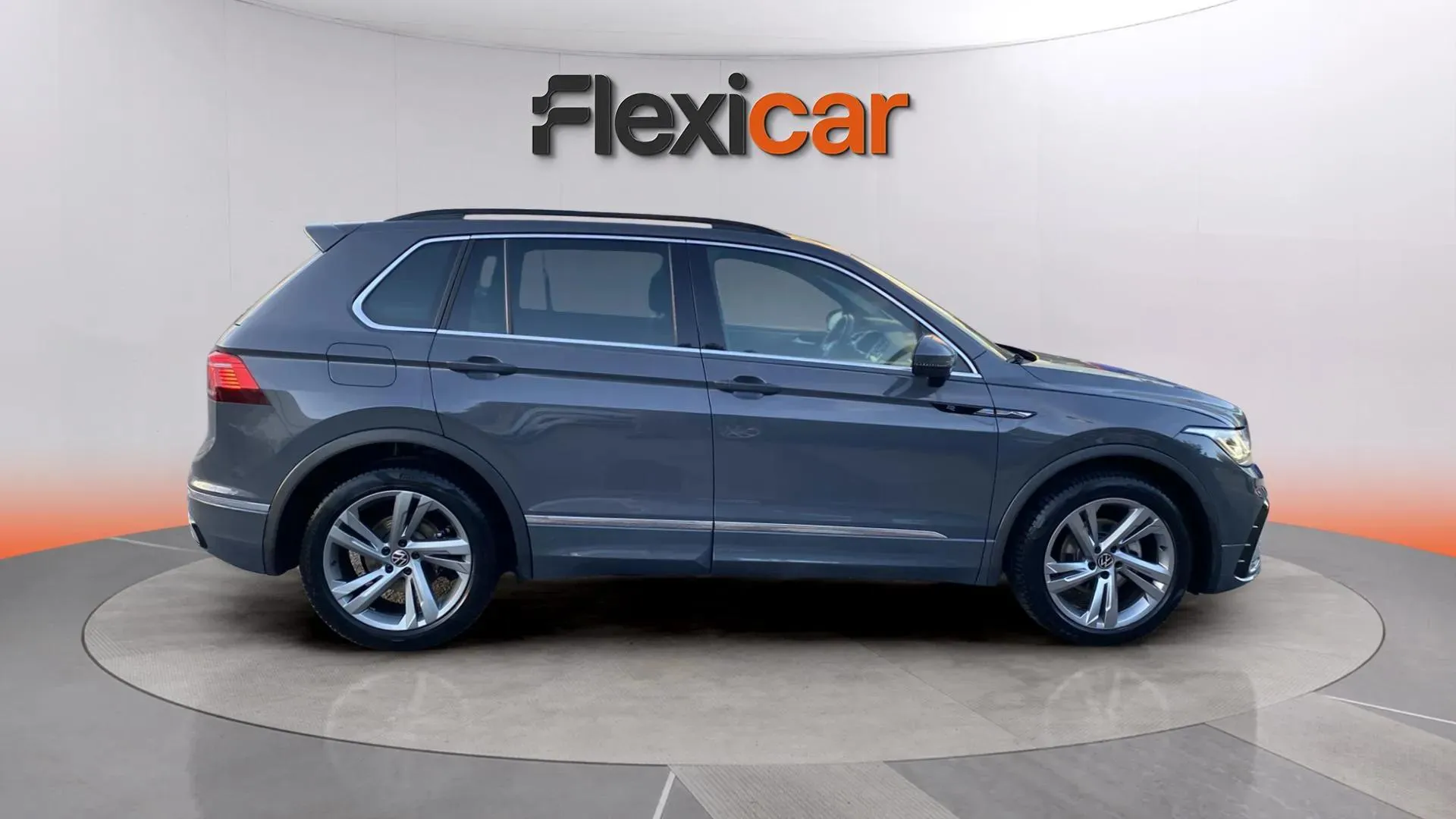 Volkswagen Tiguan R-Line 2.0 TDI DSG - foto 7