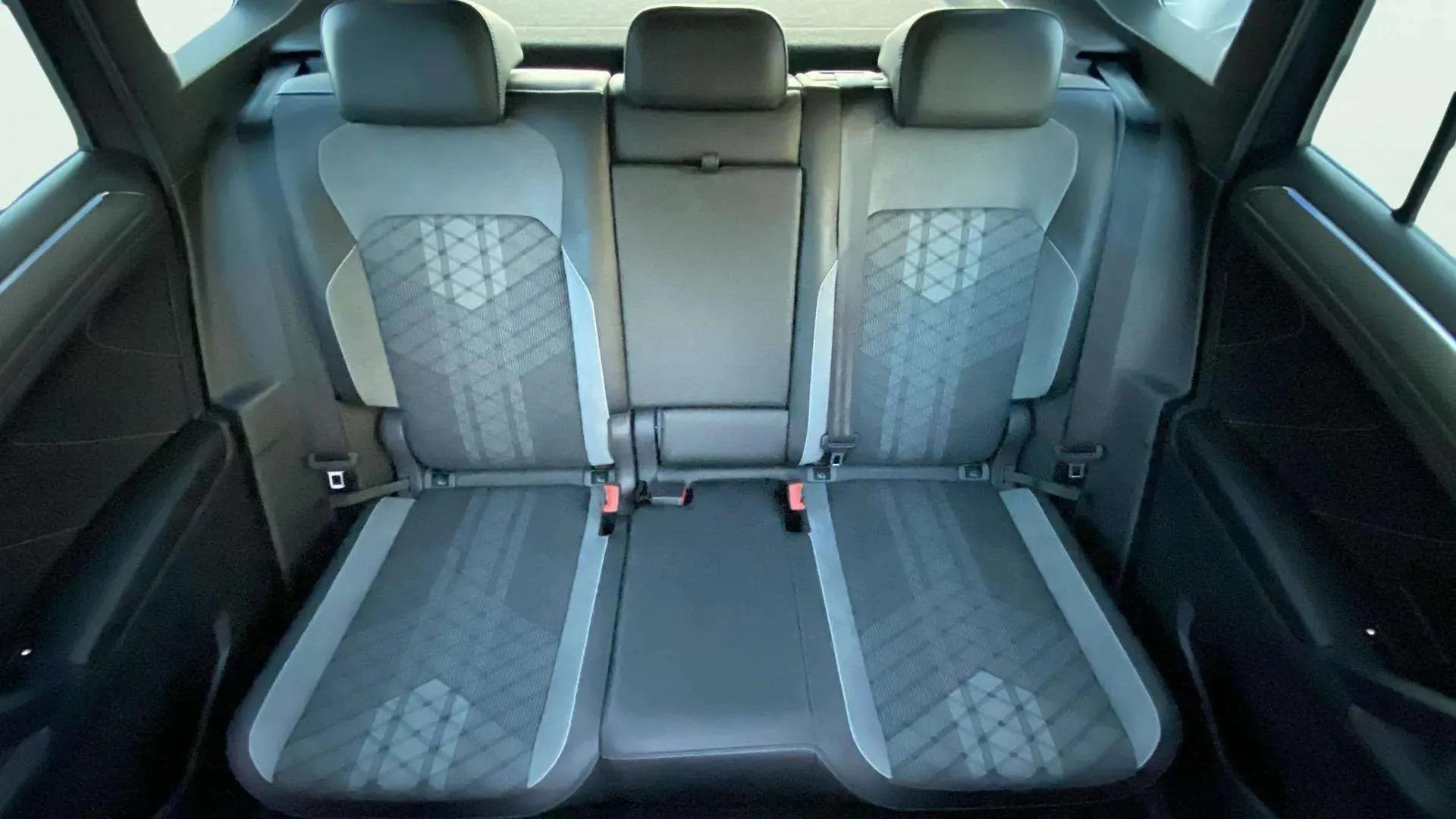 Volkswagen Tiguan R-Line 2.0 TDI DSG - foto 15