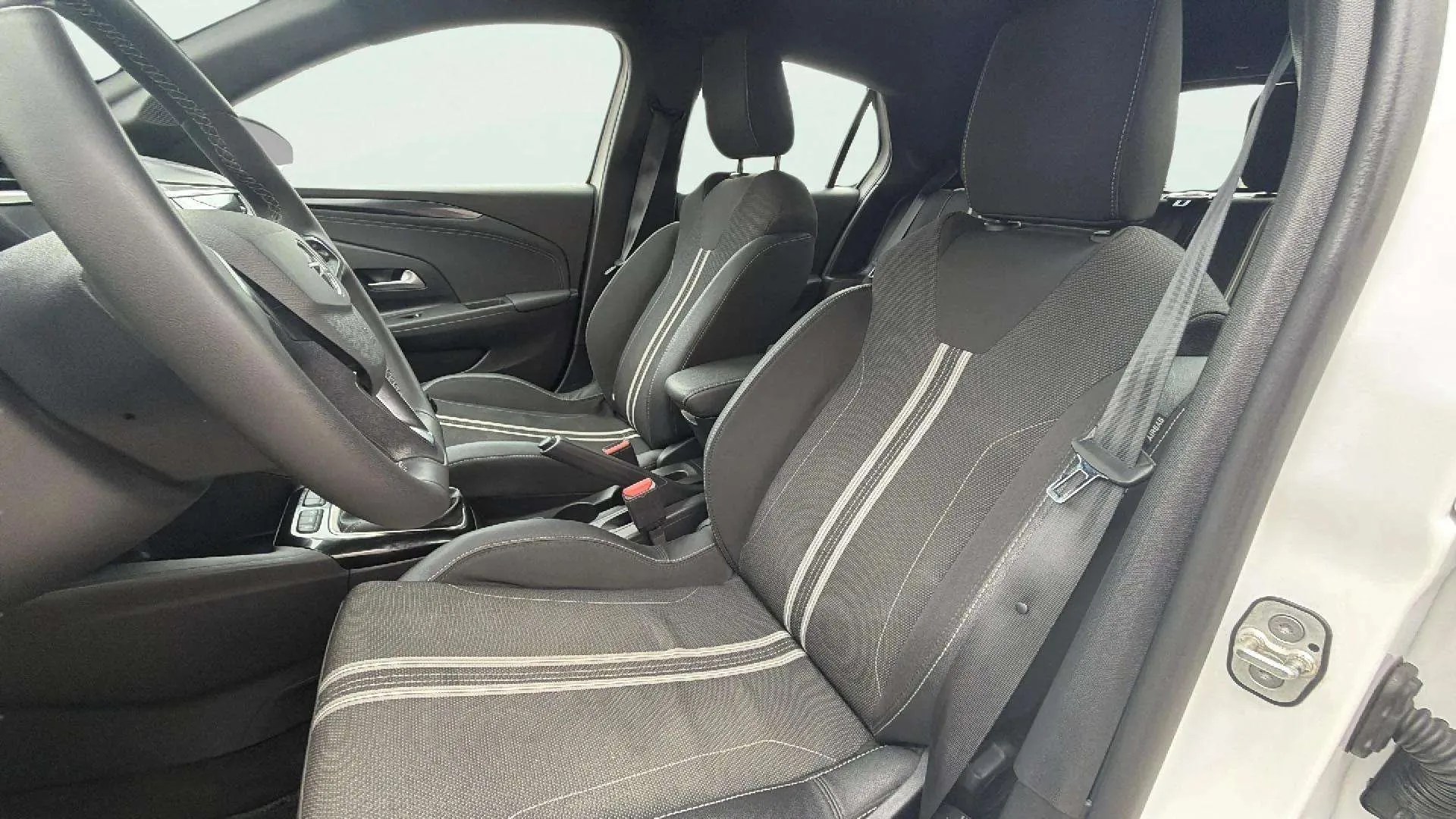Opel Corsa 1.2T XHL - foto 18
