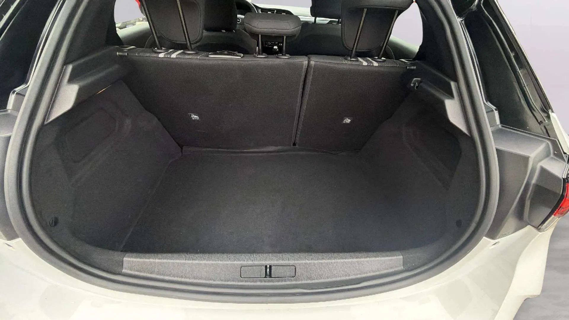 Opel Corsa 1.2T XHL - foto 23