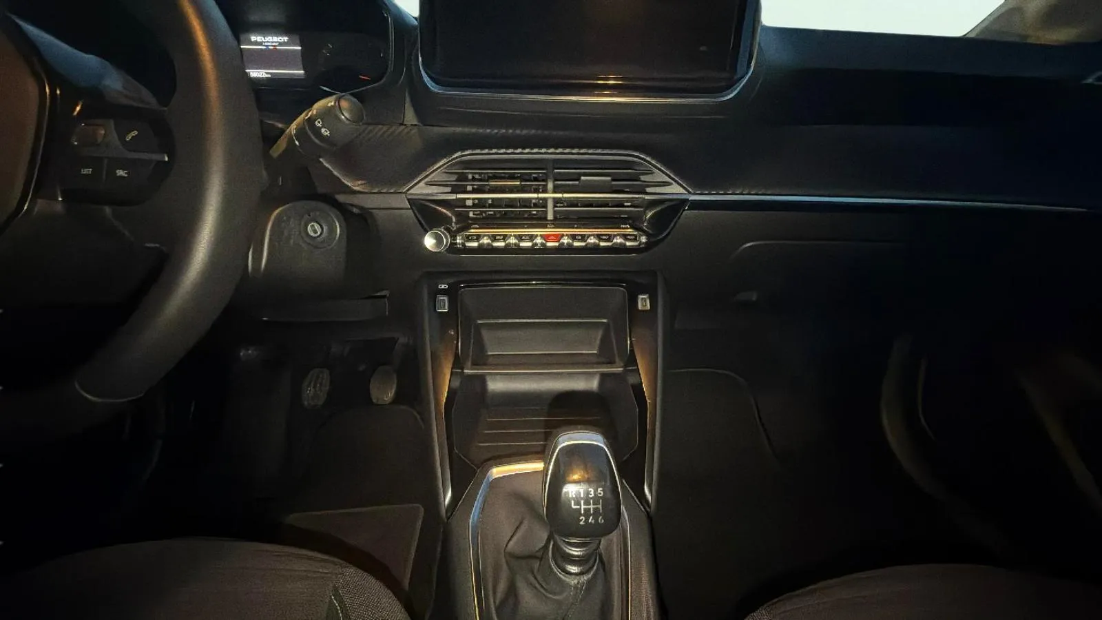 Peugeot 208 Allure PureTech 100 - foto 16
