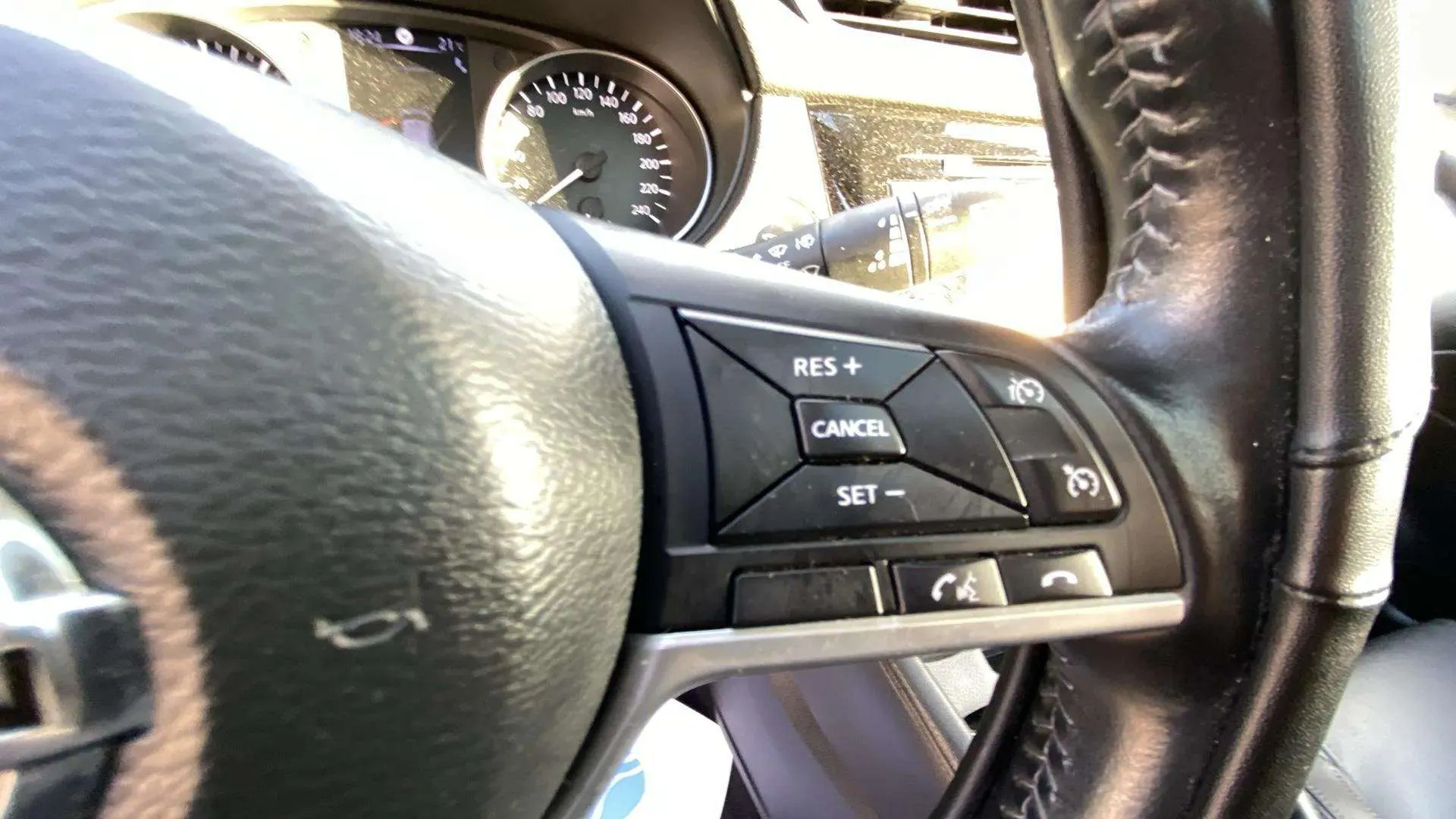 Nissan Qashqai DIG-T Xtronic Tekna - foto 17