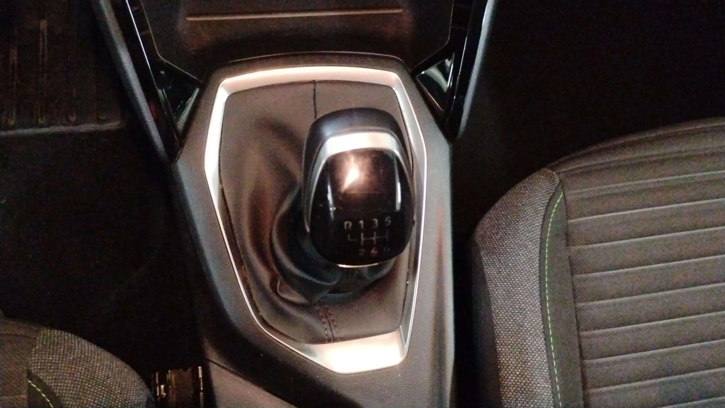 Peugeot 208 Active PureTech 100 - foto 18