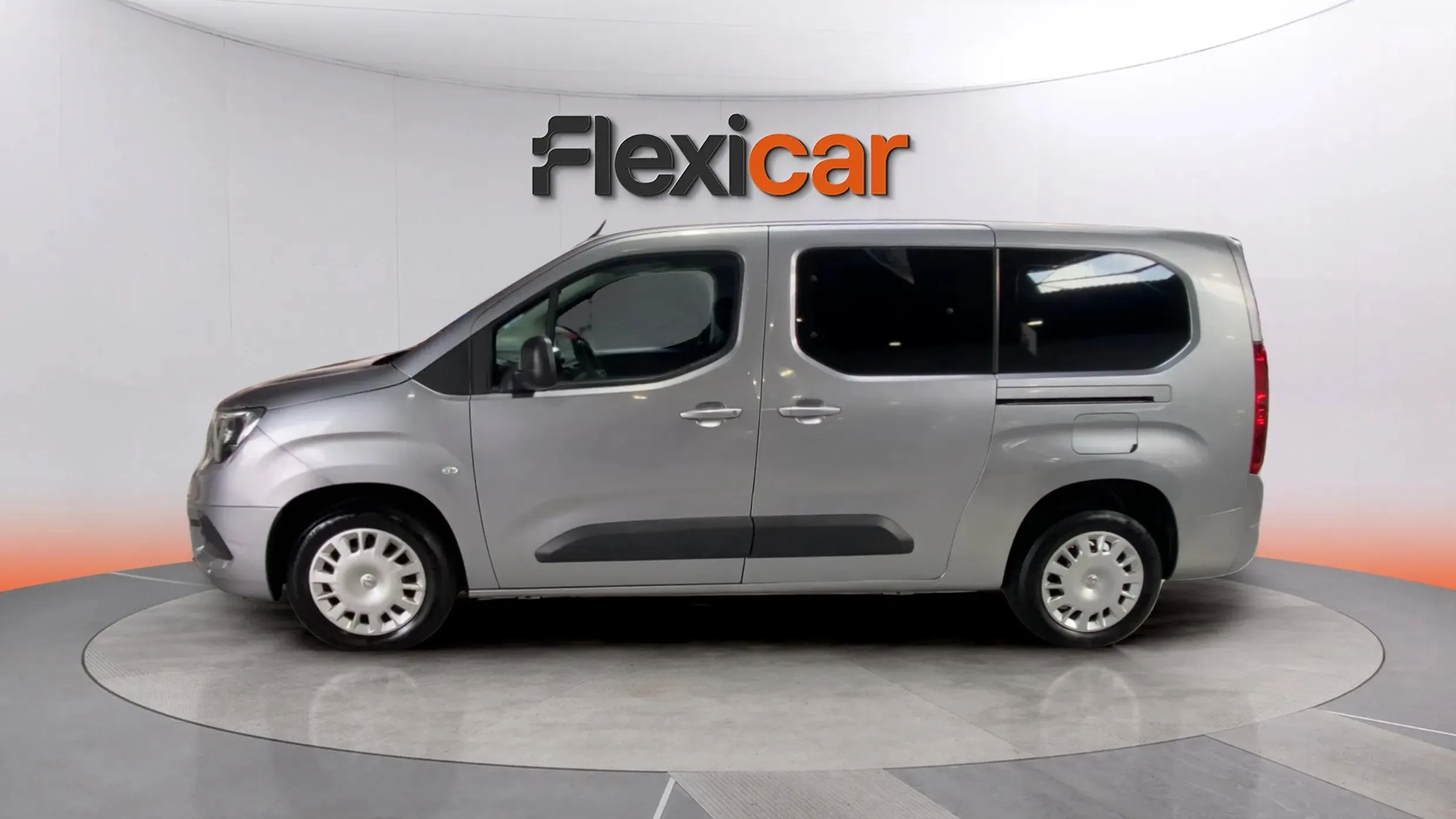 Opel Combo 1.5 TD Ed. Plus XL 7Pla - foto 4