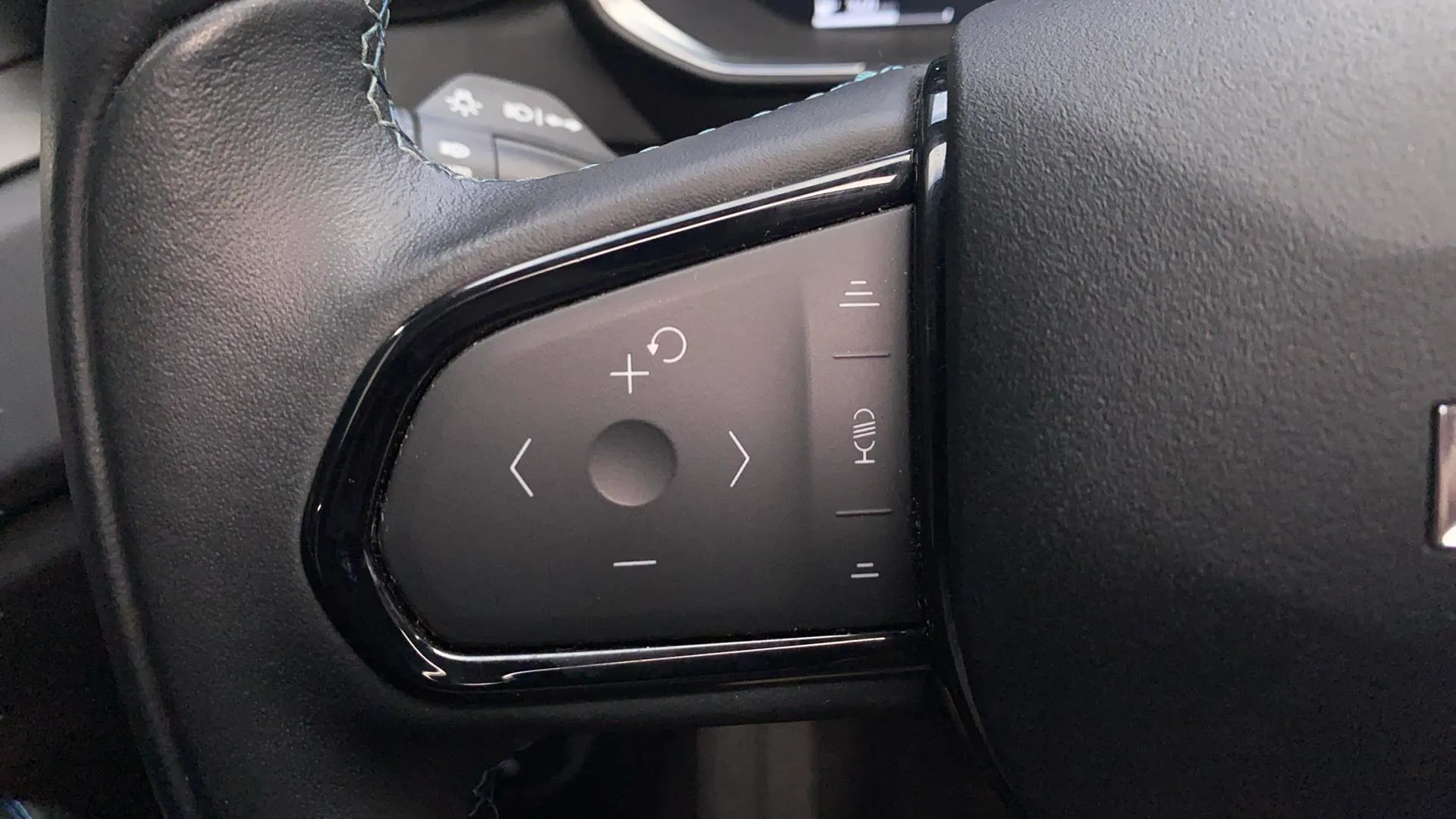 Lynk & Co 01 1.5 PHEV - foto 15
