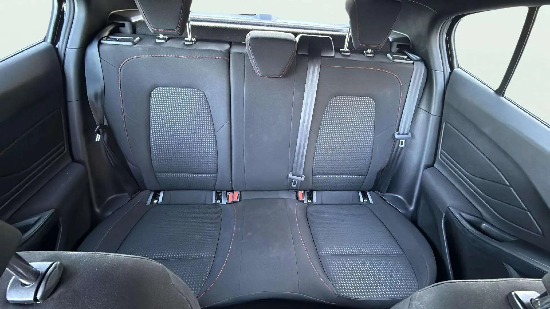 Ford Focus 1.0 EcoBoost MHEV ST-Line - foto 16