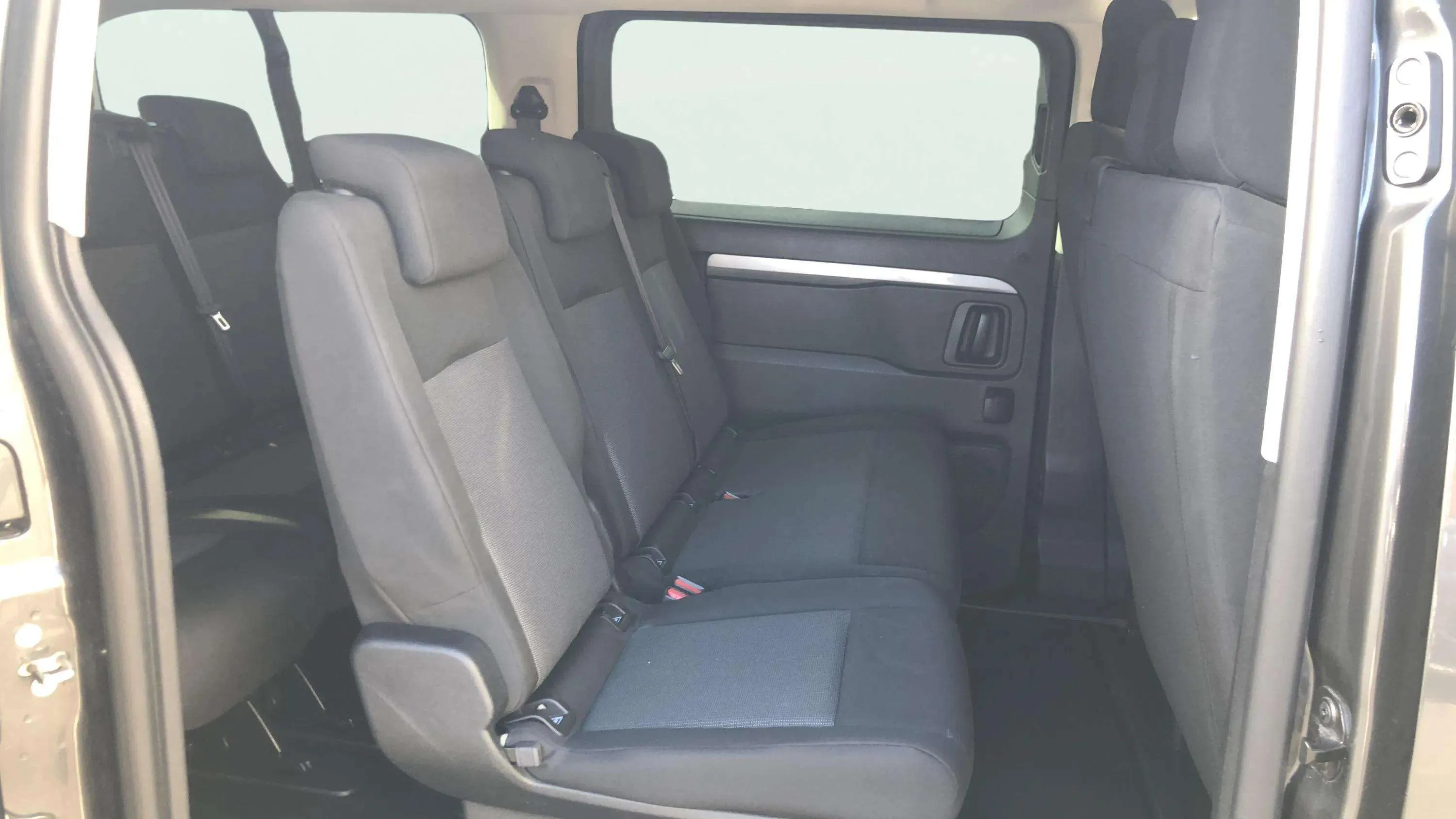 Peugeot Traveller Business VIP Long BlueHDi 180 EAT8 - foto 13