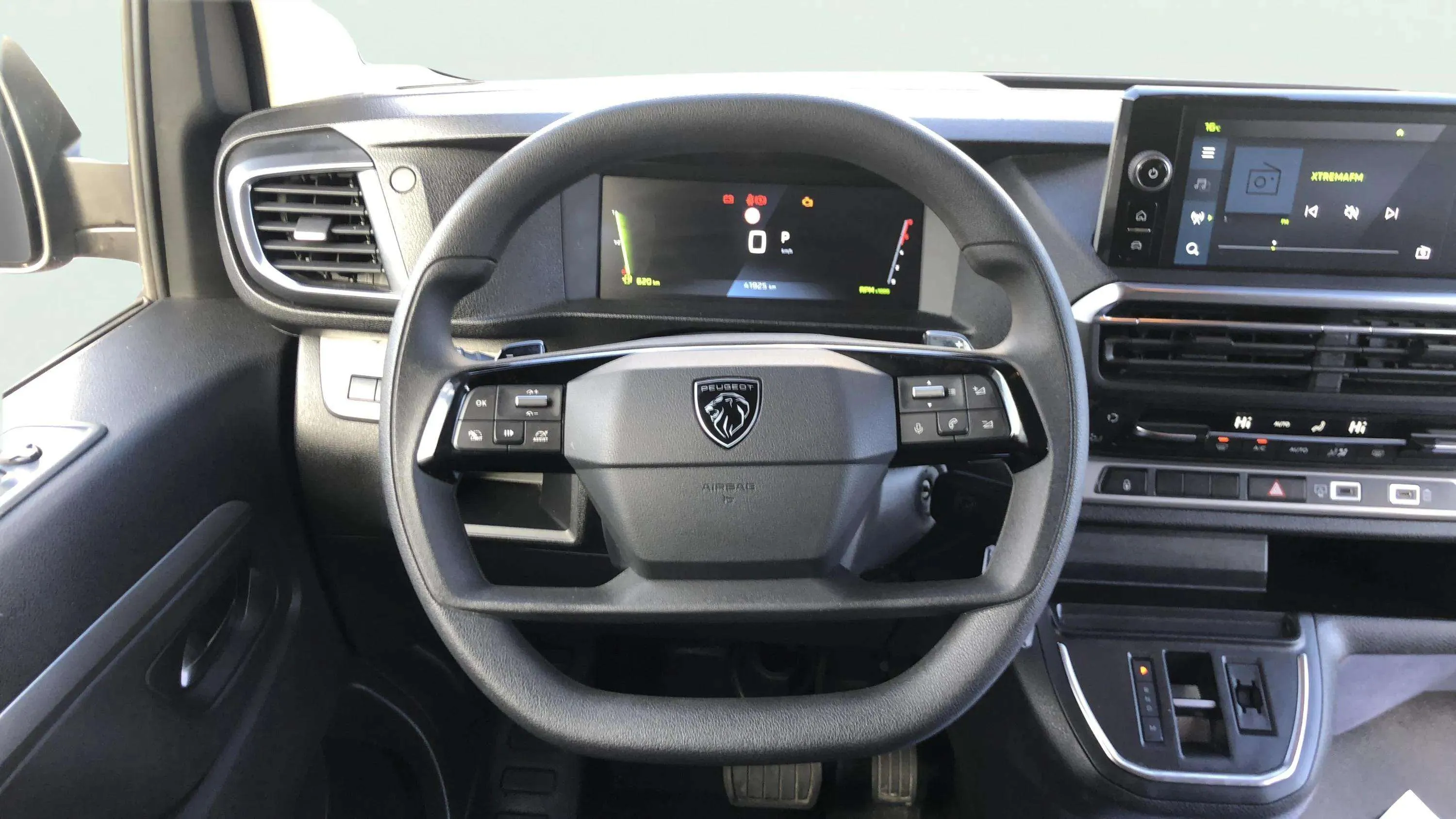 Peugeot Traveller Business VIP Long BlueHDi 180 EAT8 - foto 11