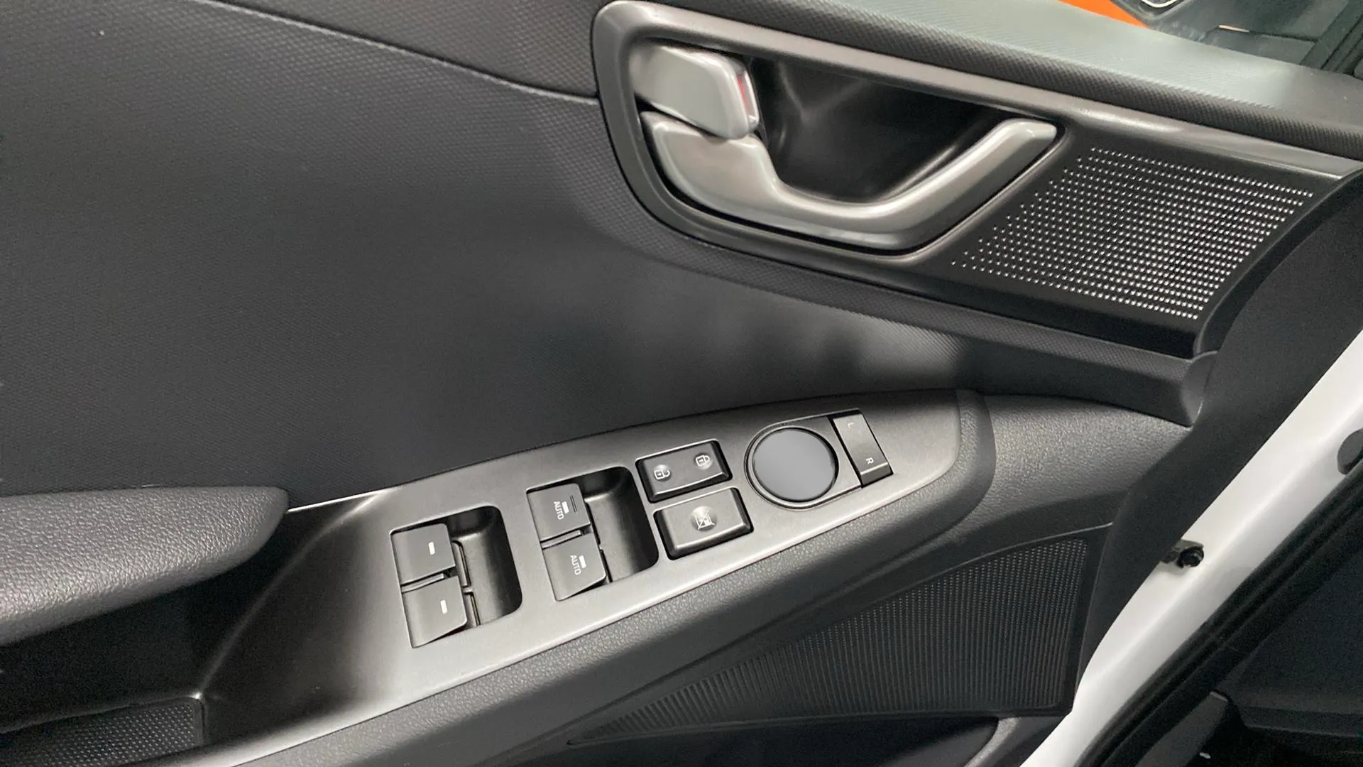 Hyundai Ioniq 1.6 GDI HEV Klass DCT - foto 23
