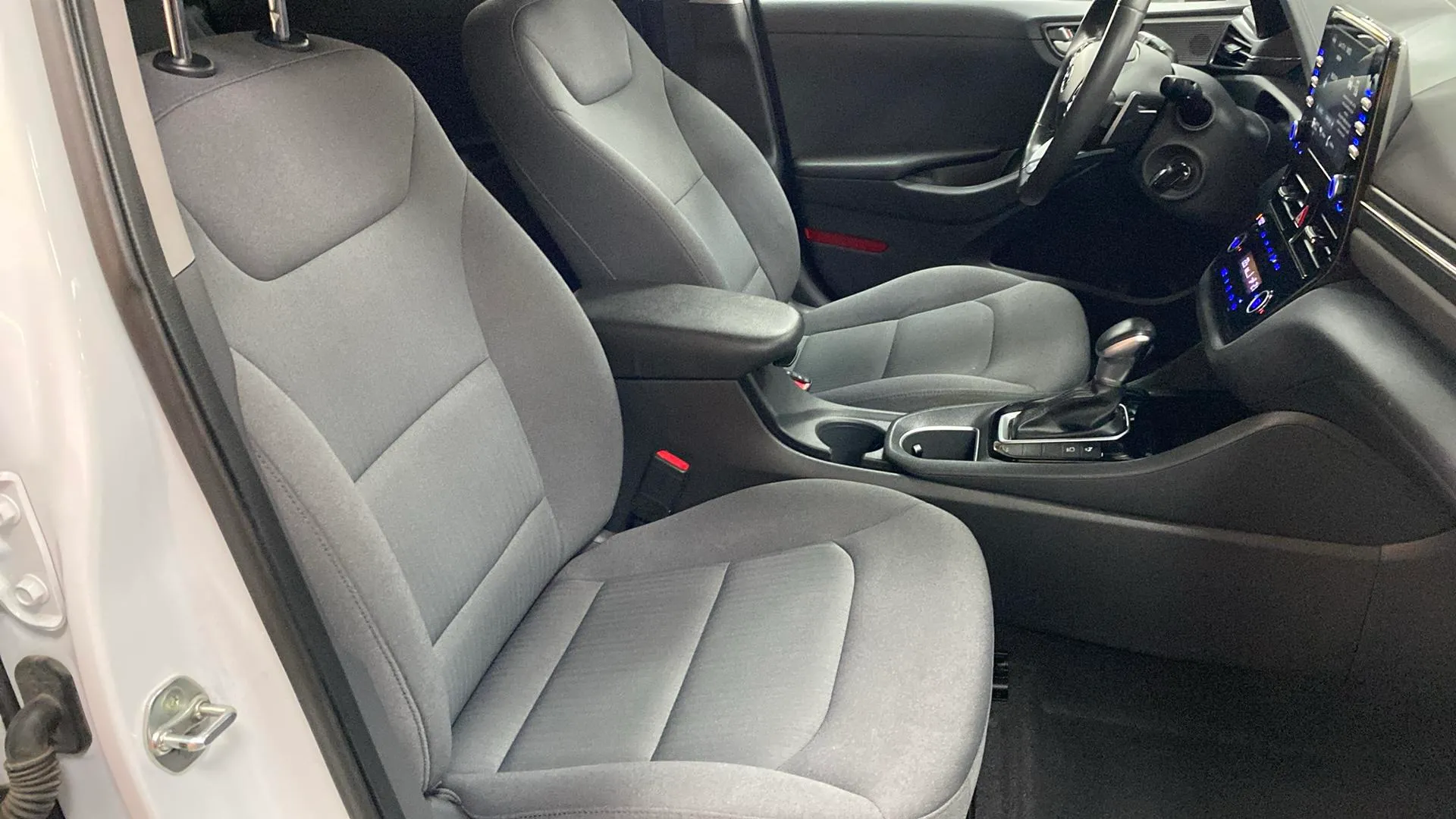 Hyundai Ioniq 1.6 GDI HEV Klass DCT - foto 12