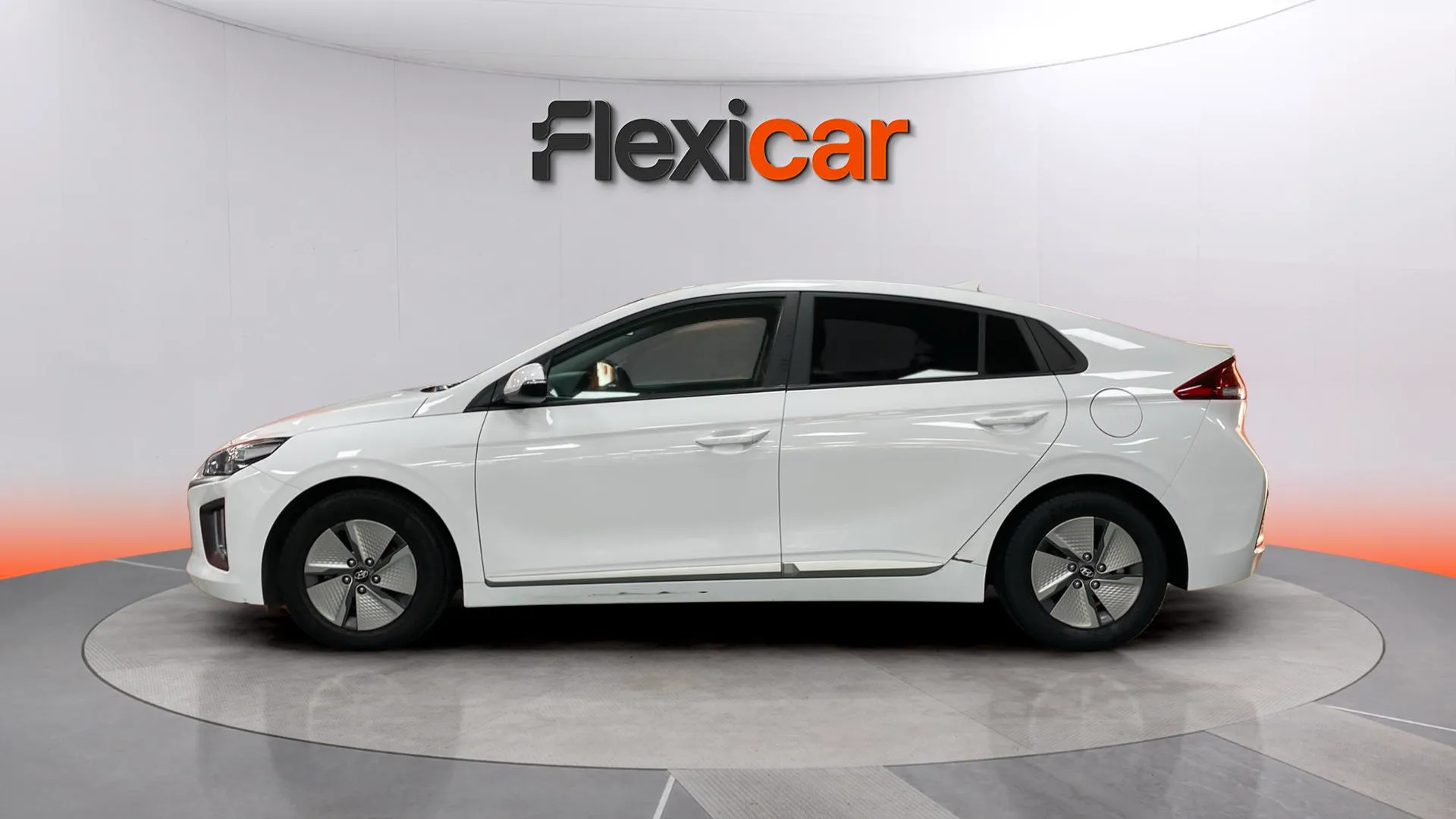 Hyundai Ioniq 1.6 GDI HEV Klass DCT - foto 4
