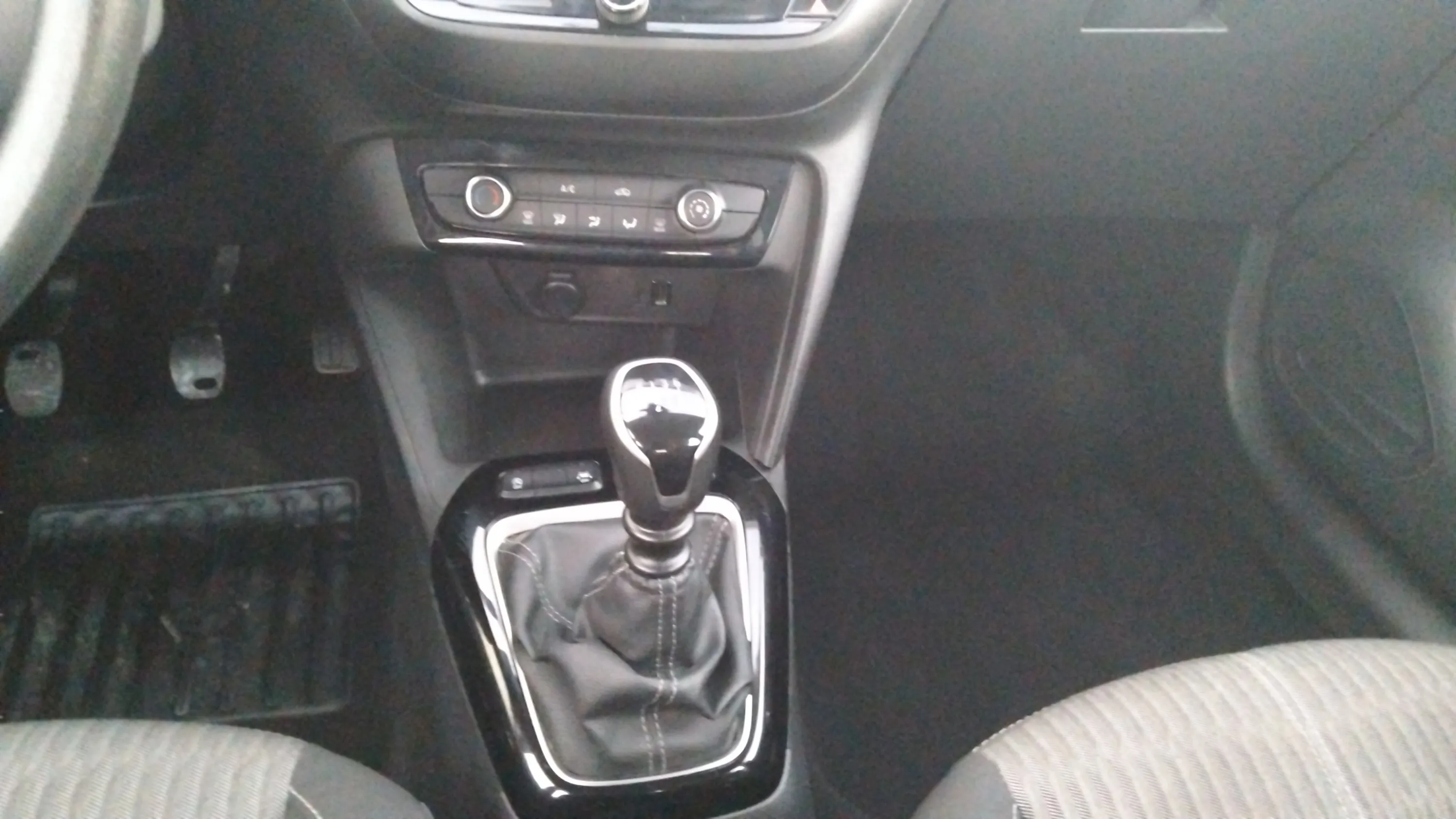 Opel Corsa 1.2T XHL Edition - foto 9