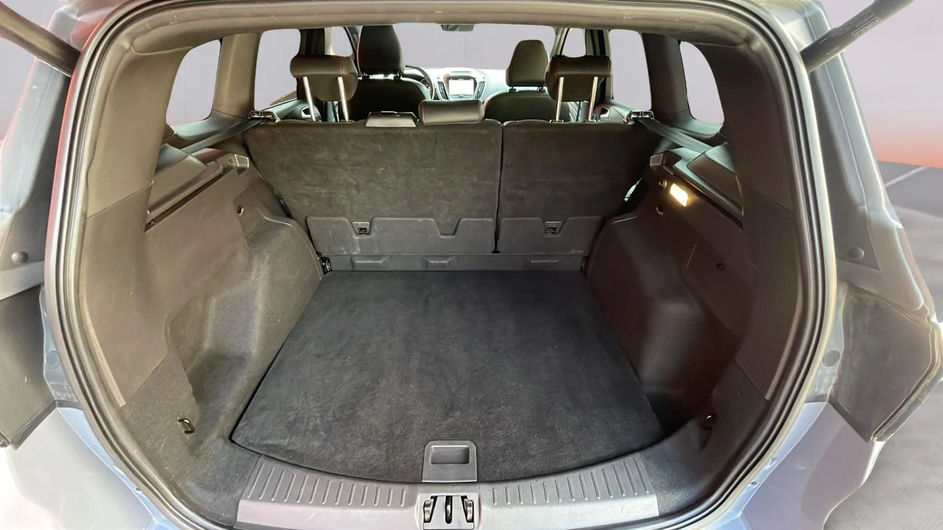 Ford Kuga ST-Line Limit Ed 1.5 EcoBoost 4x2 - foto 17
