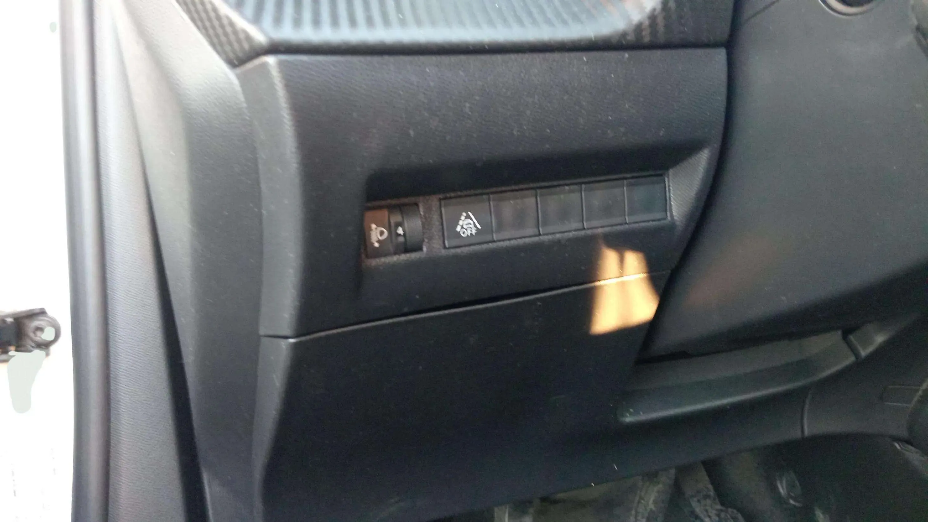 Peugeot 2008 Active PureTech 100 BVM6 - foto 25