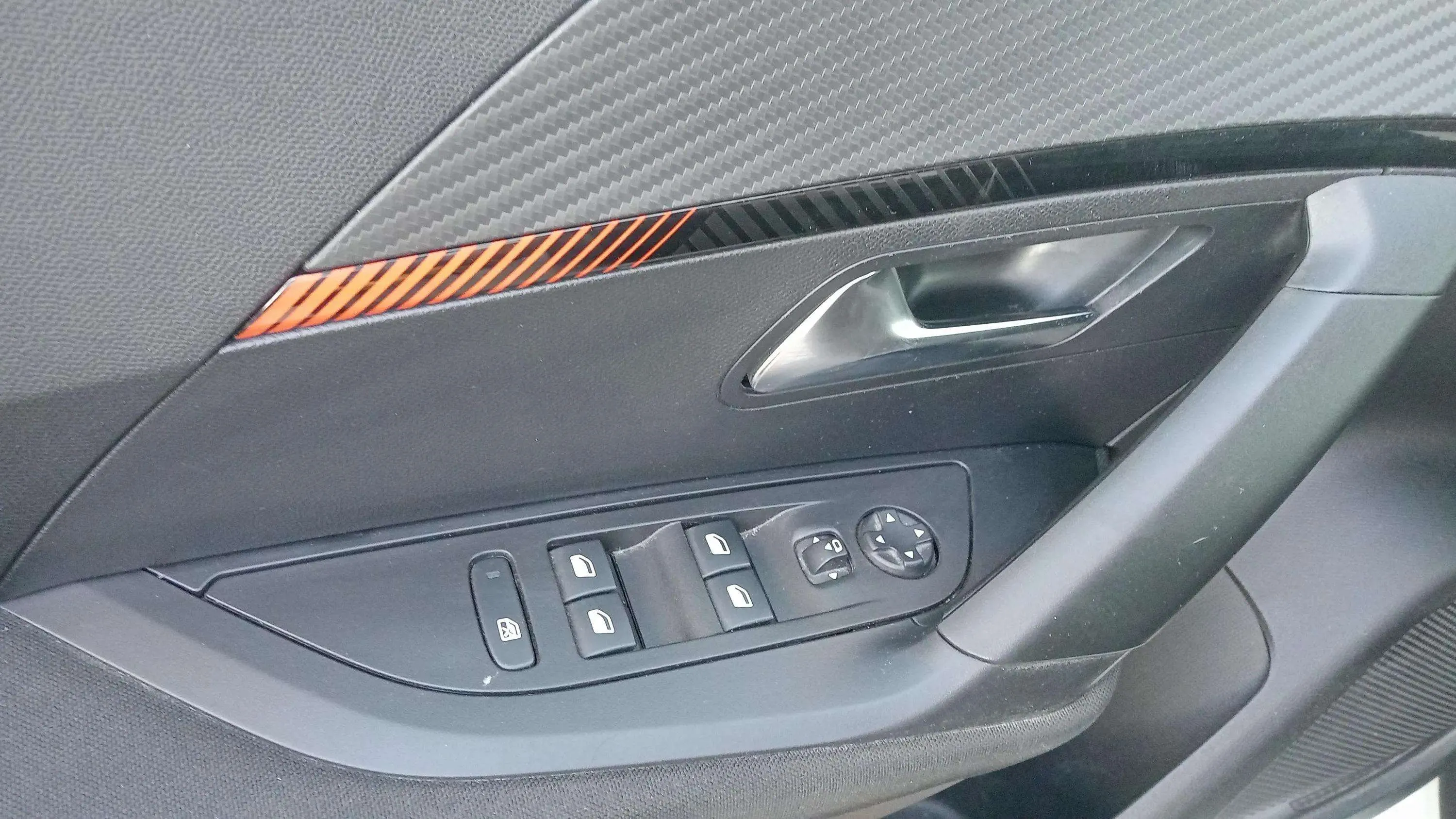 Peugeot 2008 Active PureTech 100 BVM6 - foto 23