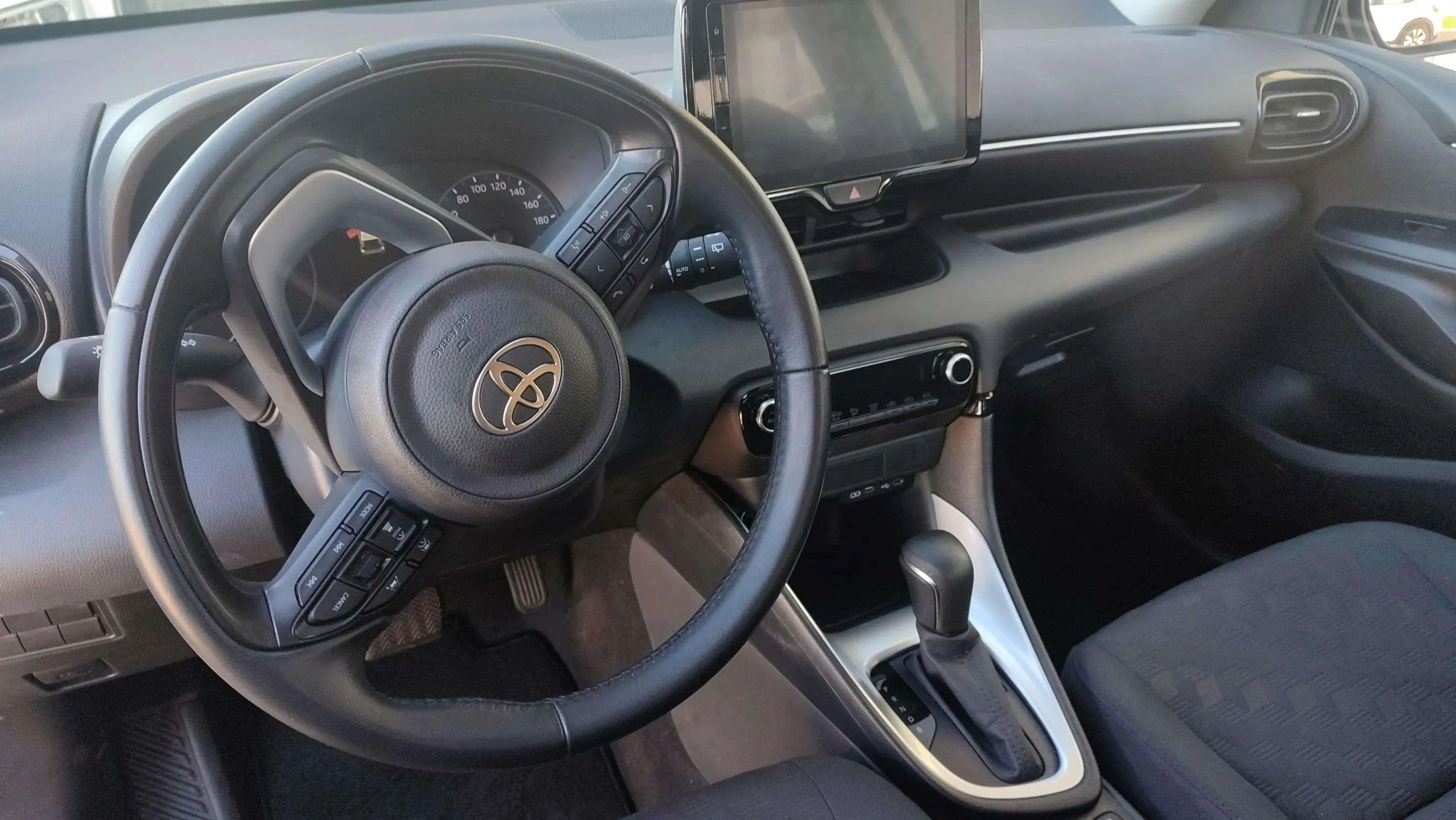 Toyota Yaris 1.5 120H Business Plus - foto 8