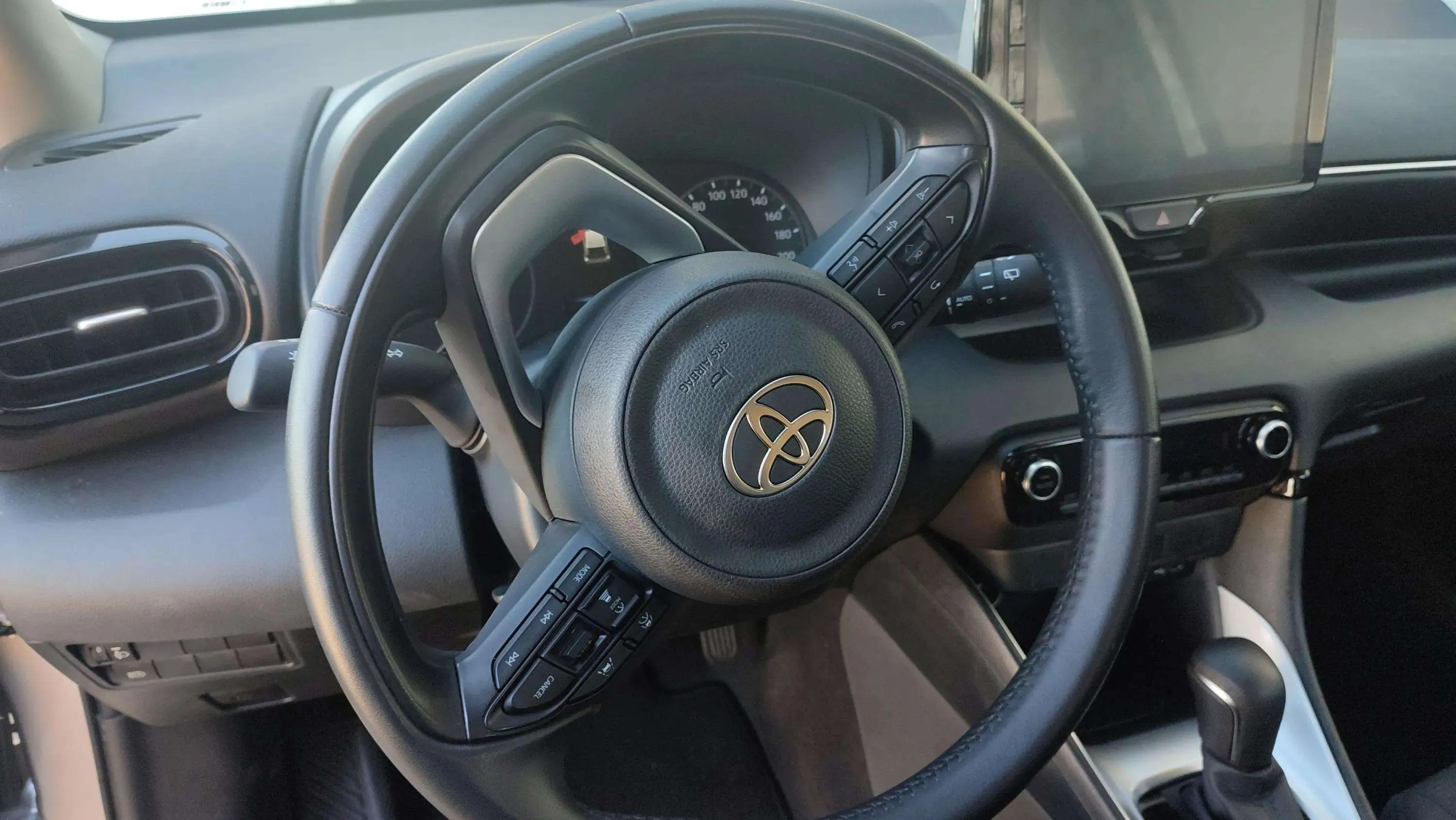 Toyota Yaris 1.5 120H Business Plus - foto 9