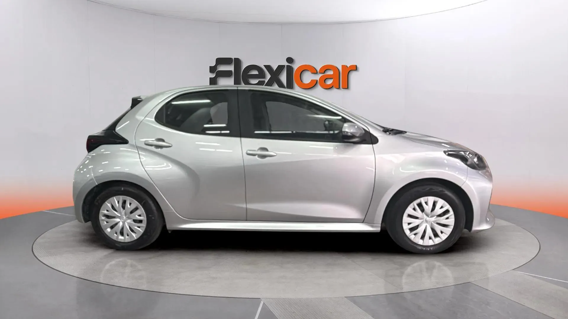 Toyota Yaris 1.5 120H Business Plus - foto 2