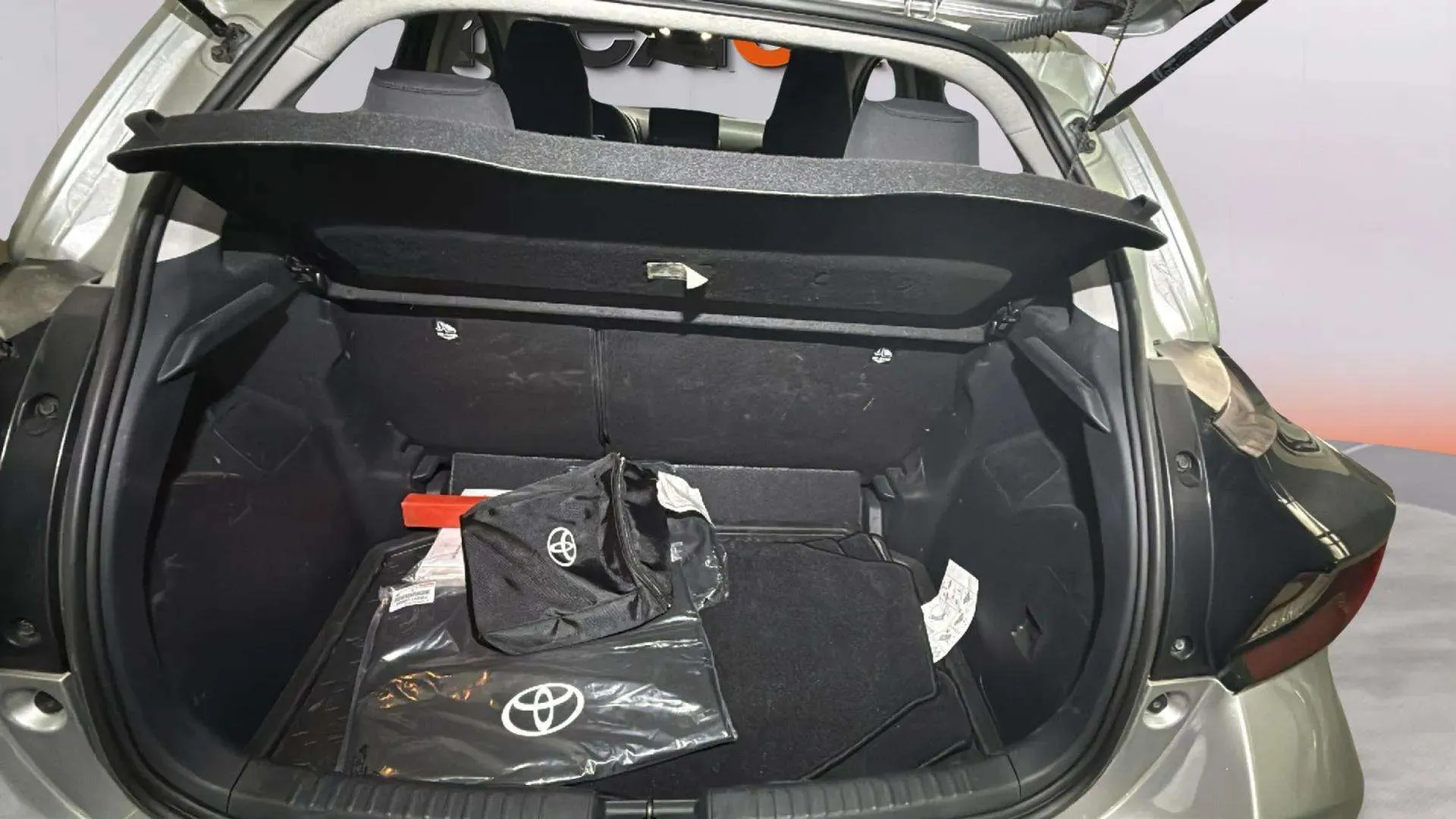 Toyota Yaris 1.5 120H Business Plus - foto 17