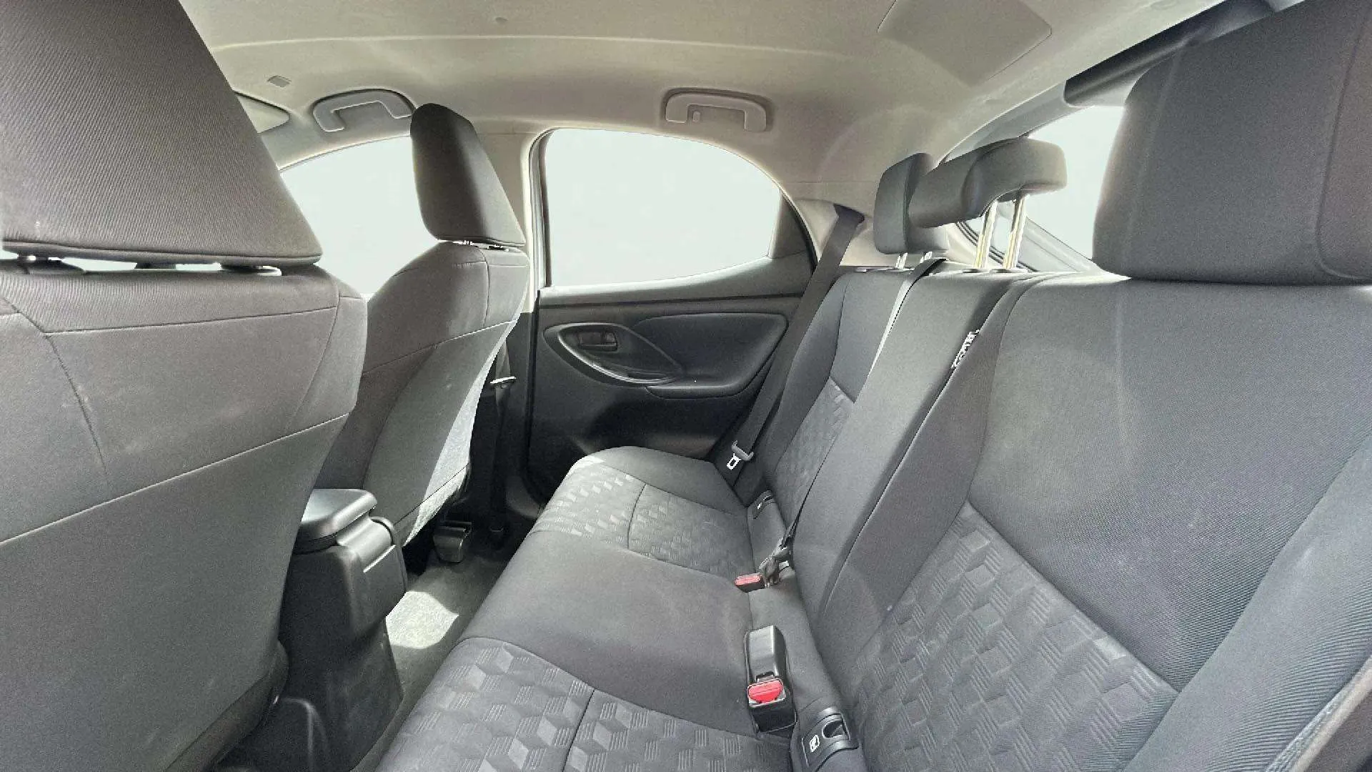 Toyota Yaris 1.5 120H Active Plus - foto 19