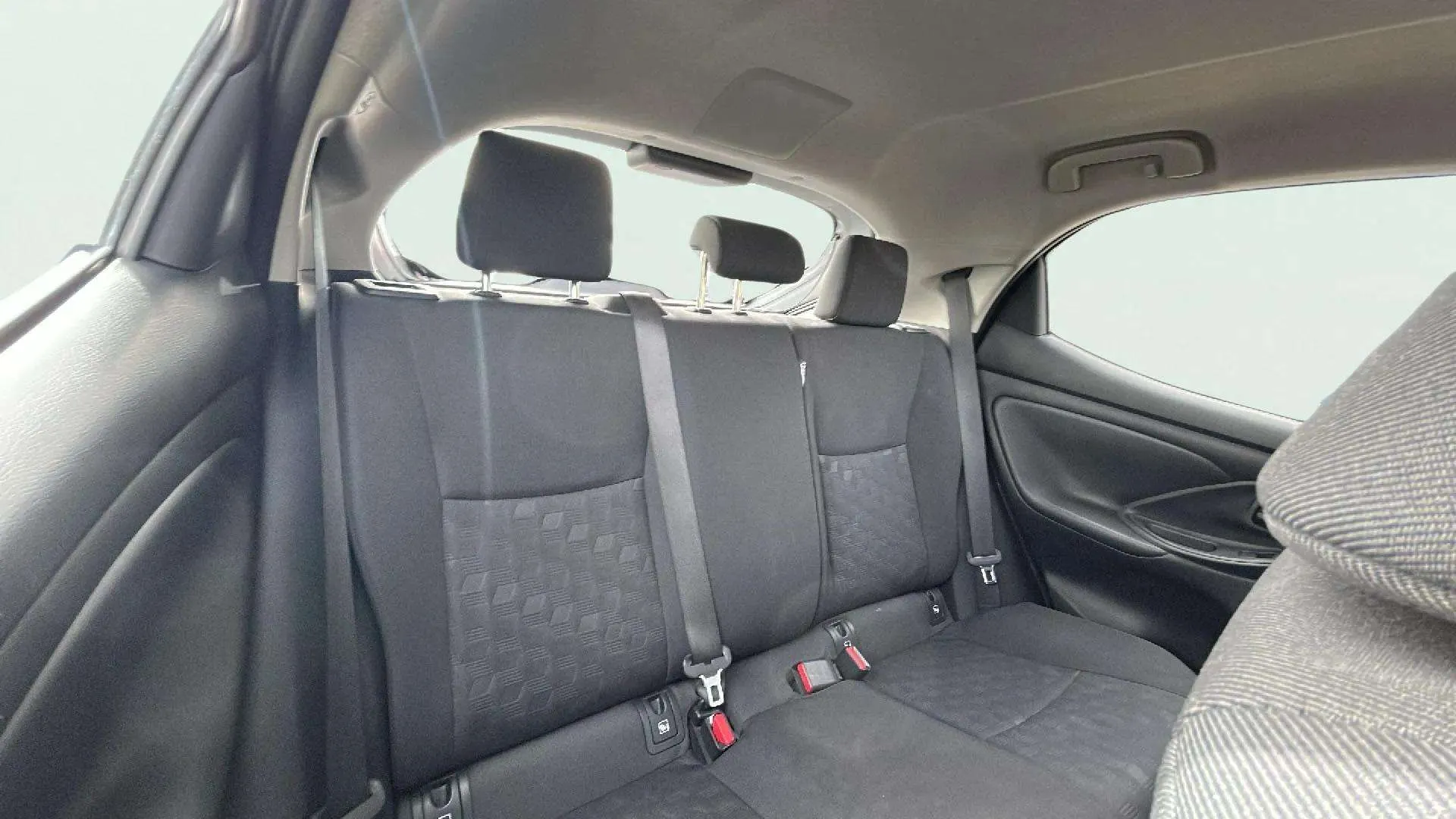 Toyota Yaris 1.5 120H Active Plus - foto 18