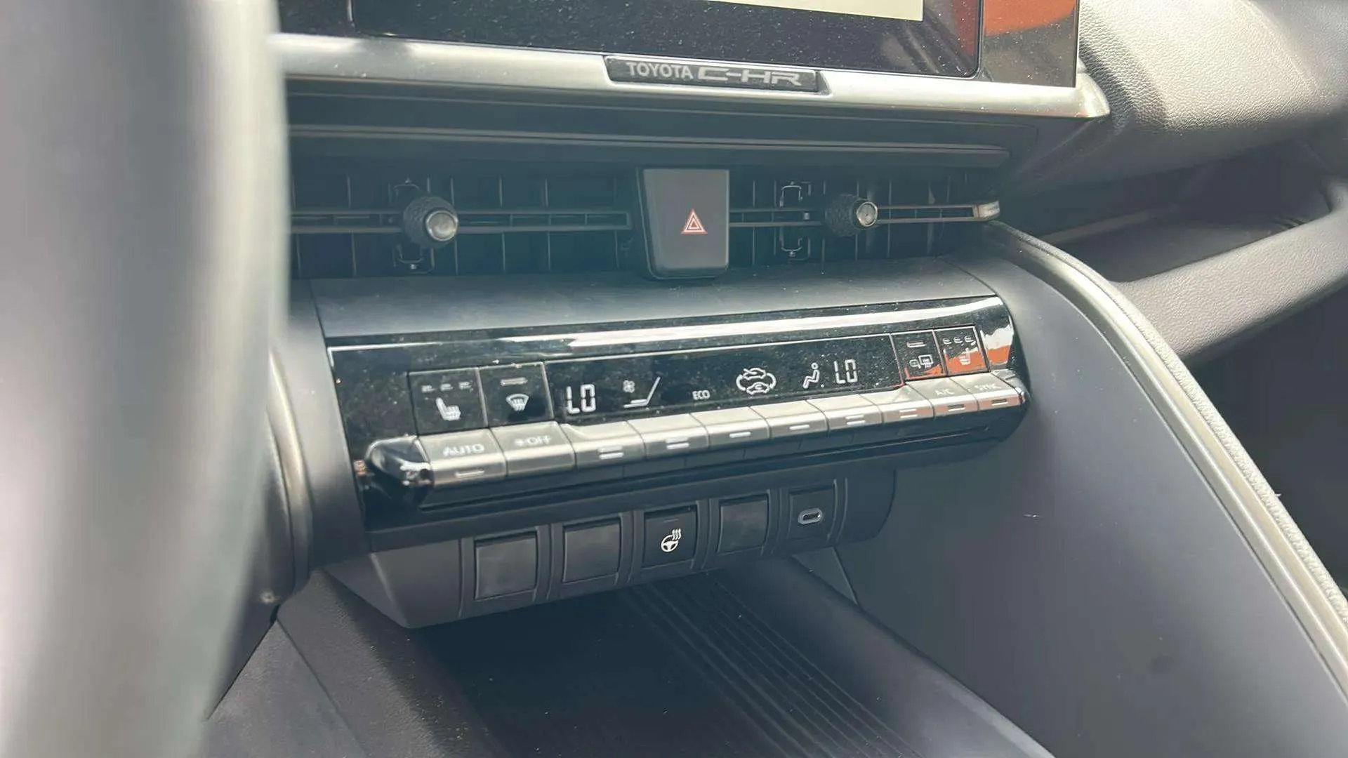 Toyota C-HR 2.0 220PH Advance - foto 25