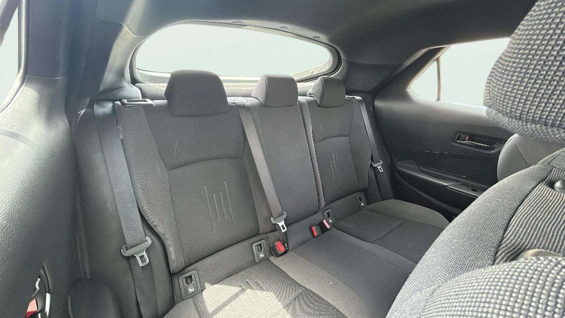 Toyota C-HR 2.0 220PH Advance - foto 21