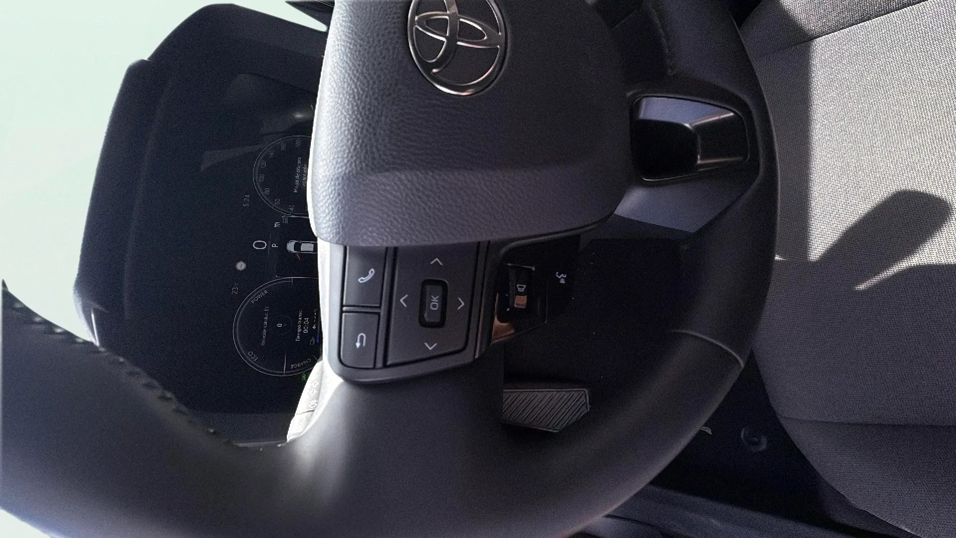 Toyota C-HR 2.0 220PH Advance - foto 15