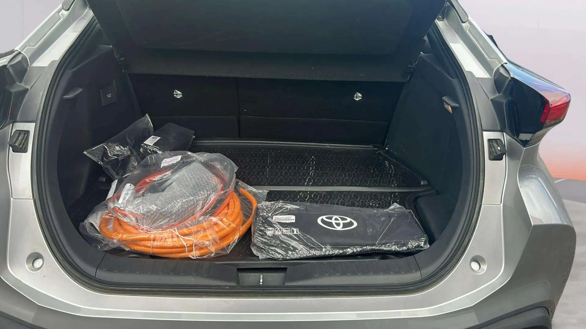 Toyota C-HR 2.0 220PH Advance - foto 13