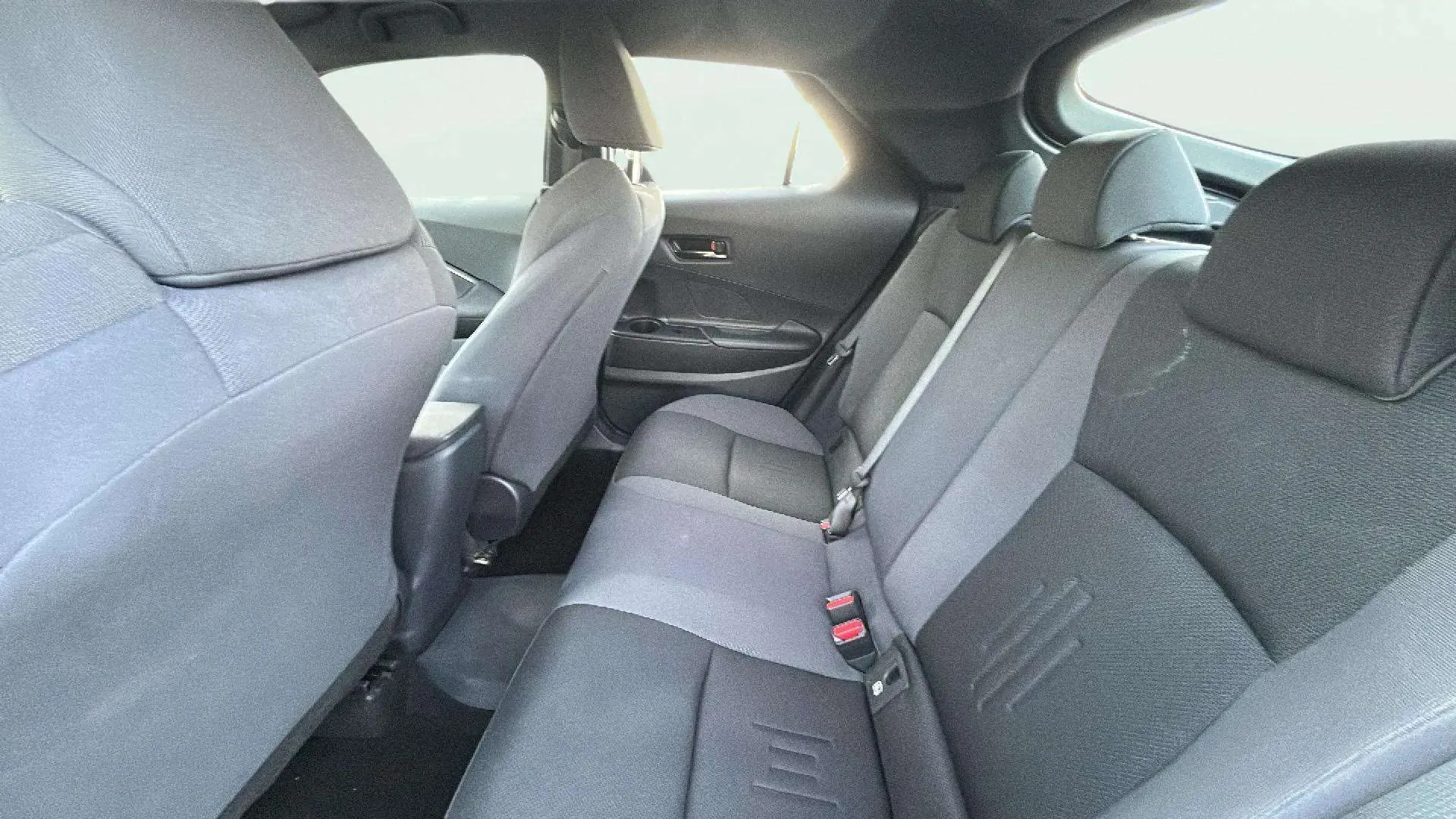 Toyota C-HR 2.0 200H Advance - foto 11