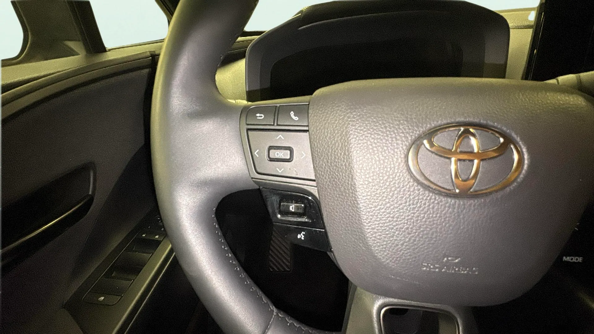 Toyota C-HR 2.0 220PH Advance - foto 12