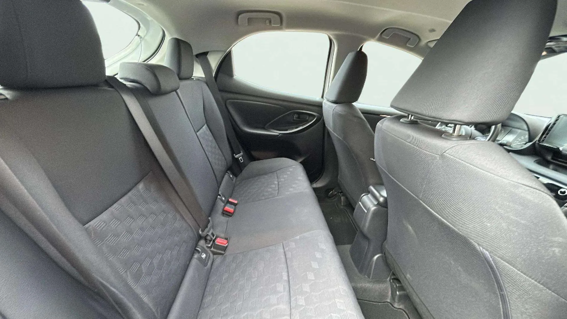 Toyota Yaris 1.5 120H Business Plus - foto 20