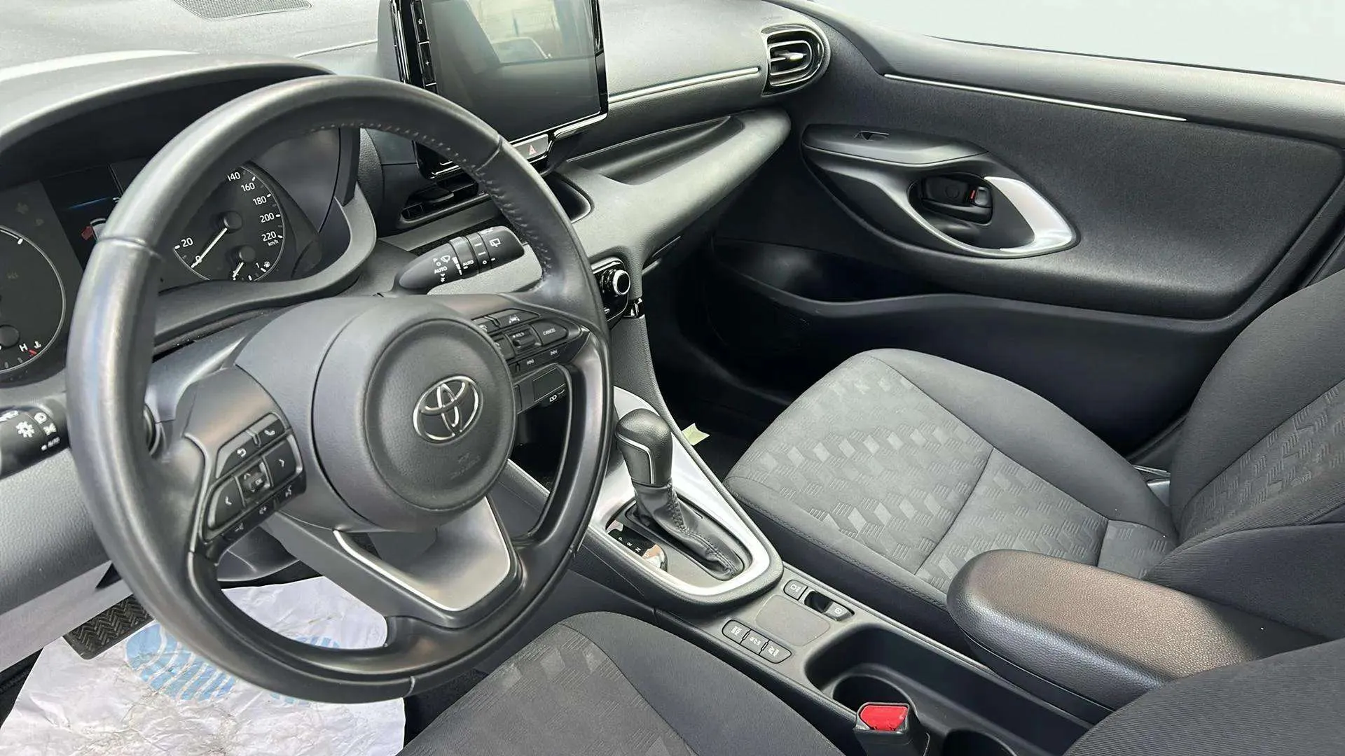 Toyota Yaris 1.5 120H Business Plus - foto 23