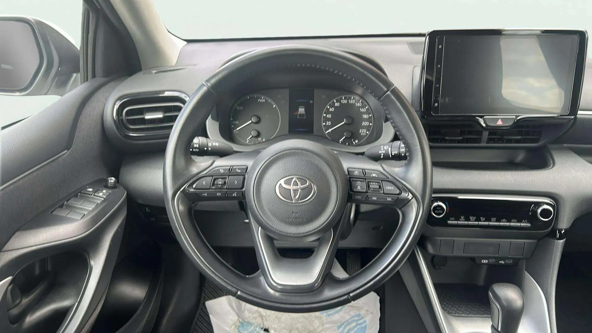 Toyota Yaris 1.5 120H Business Plus - foto 8