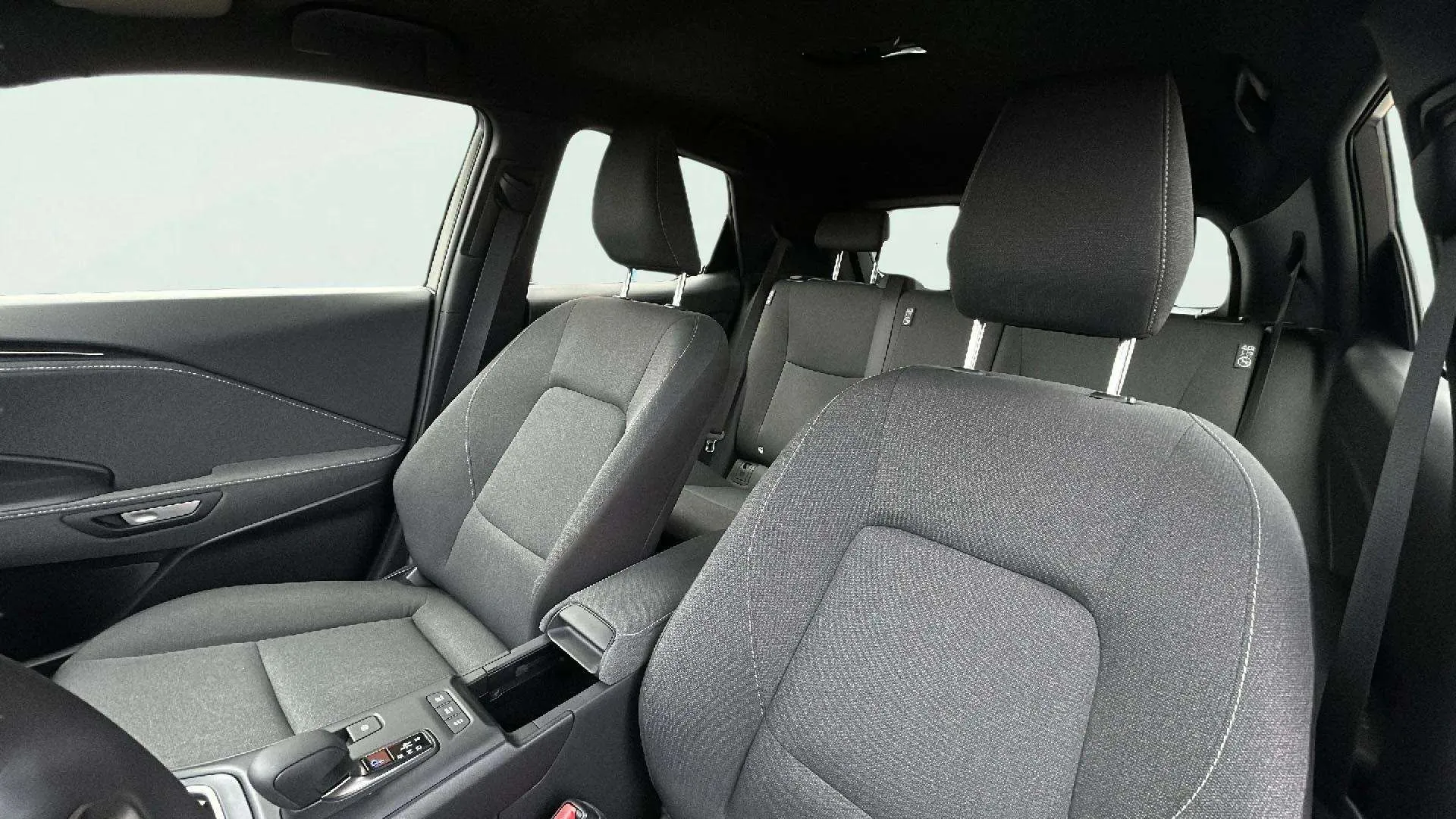 Lexus LBX 1.5 HEV - foto 23