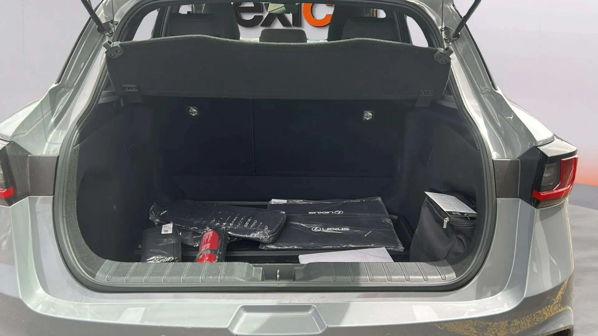 Lexus LBX 1.5 HEV - foto 13