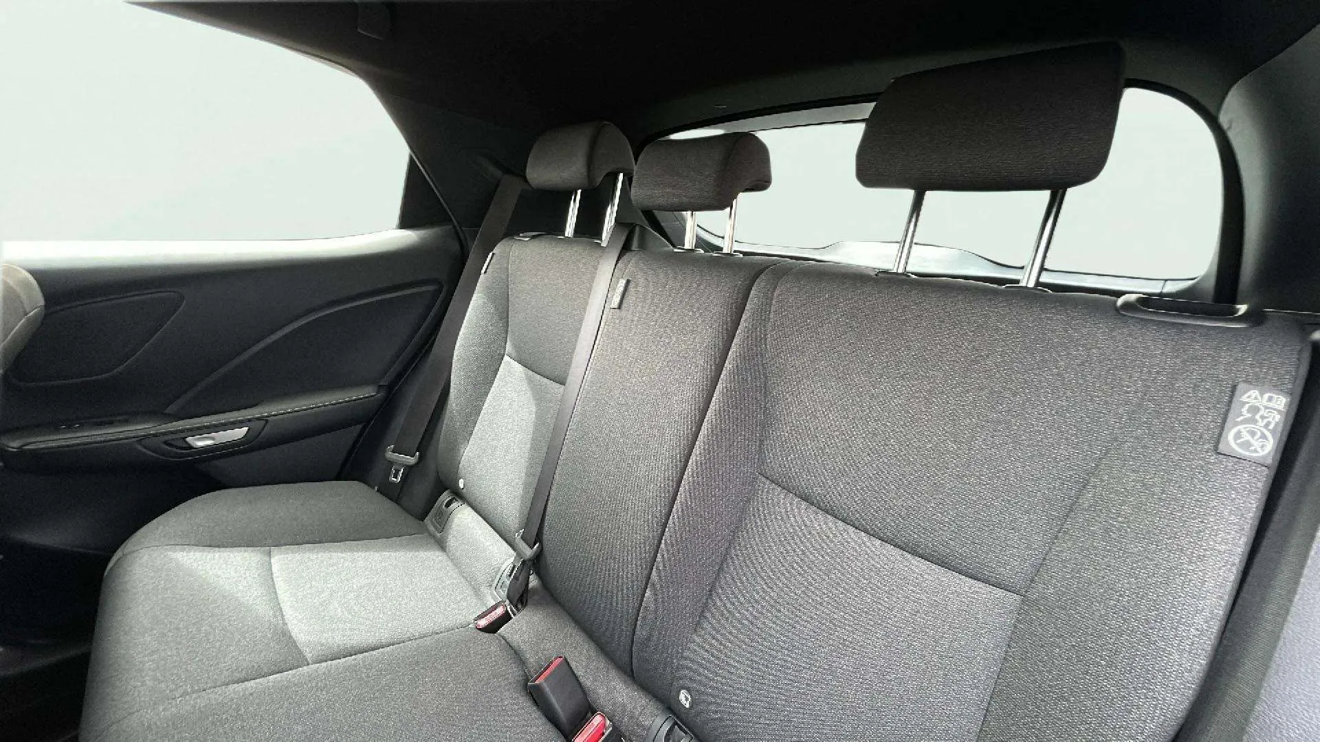 Lexus LBX 1.5 HEV - foto 22
