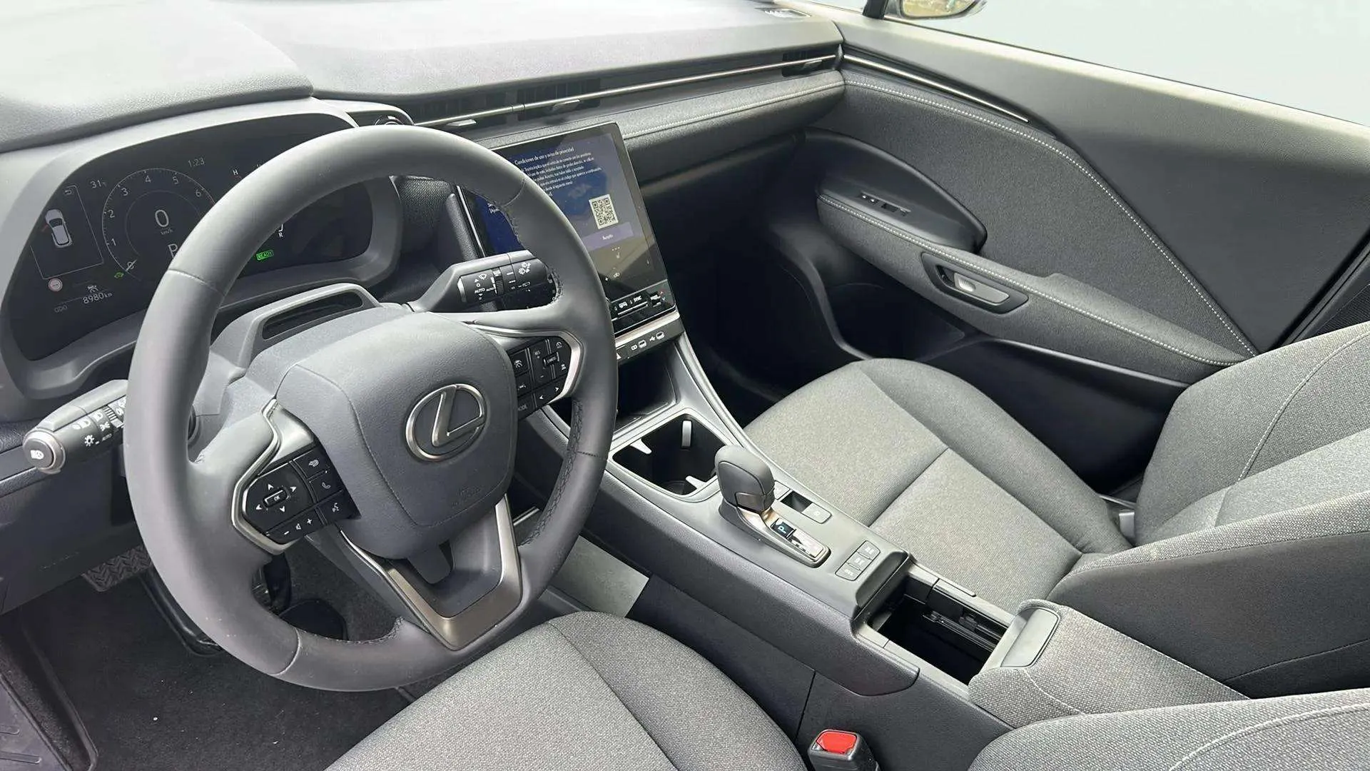 Lexus LBX 1.5 HEV - foto 24