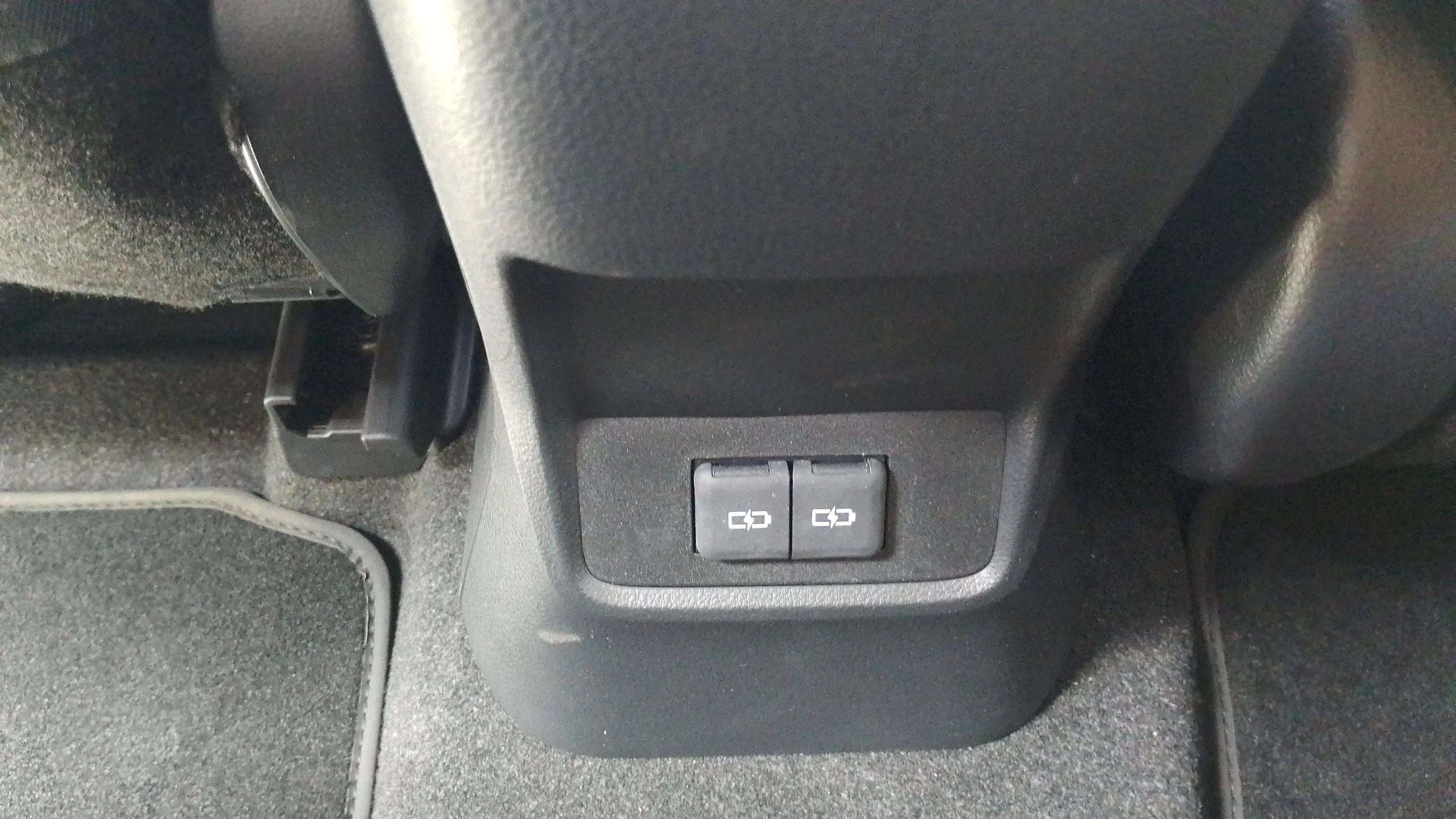 Lexus LBX 1.5 HEV - foto 21
