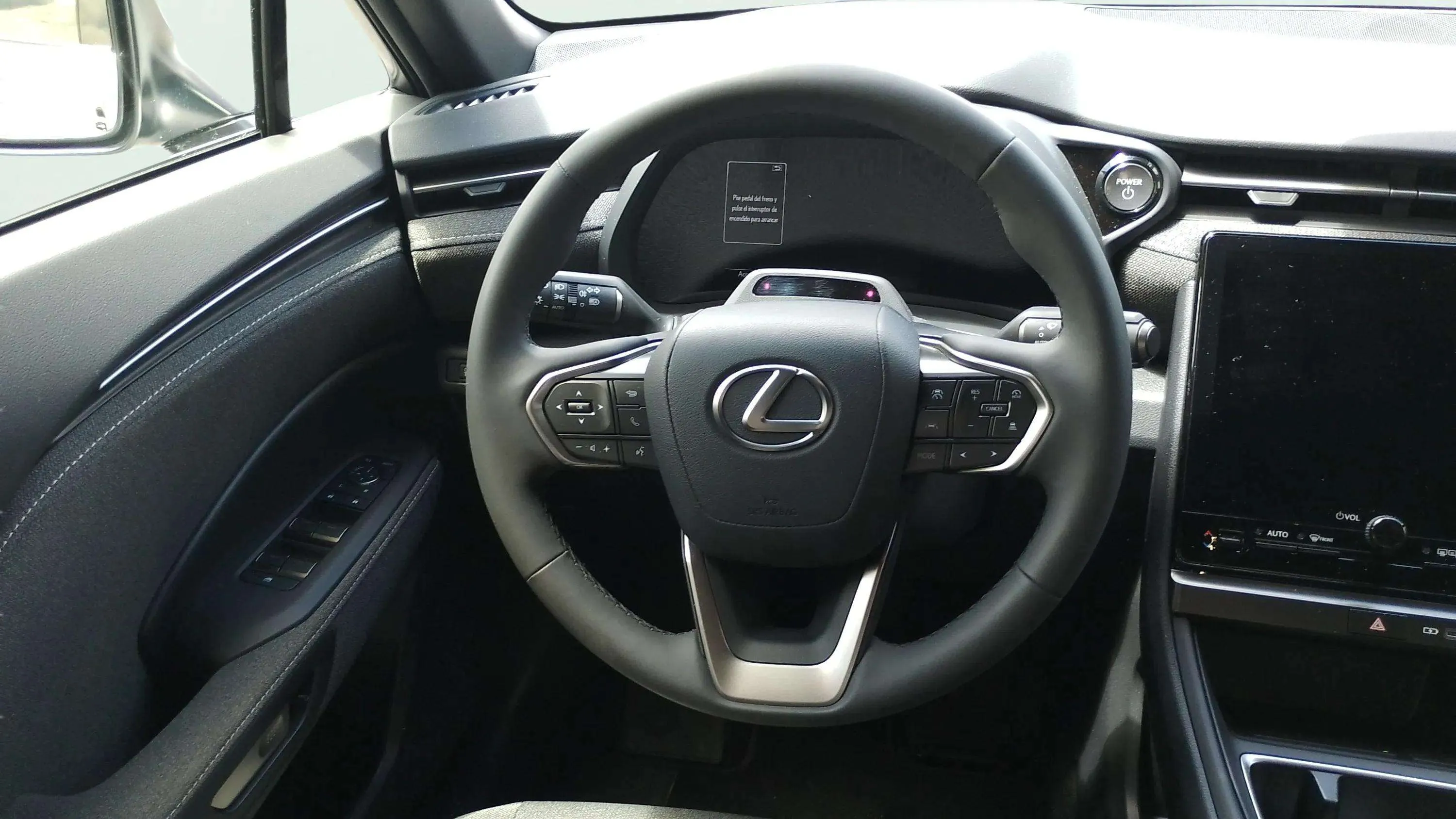 Lexus LBX 1.5 HEV - foto 8