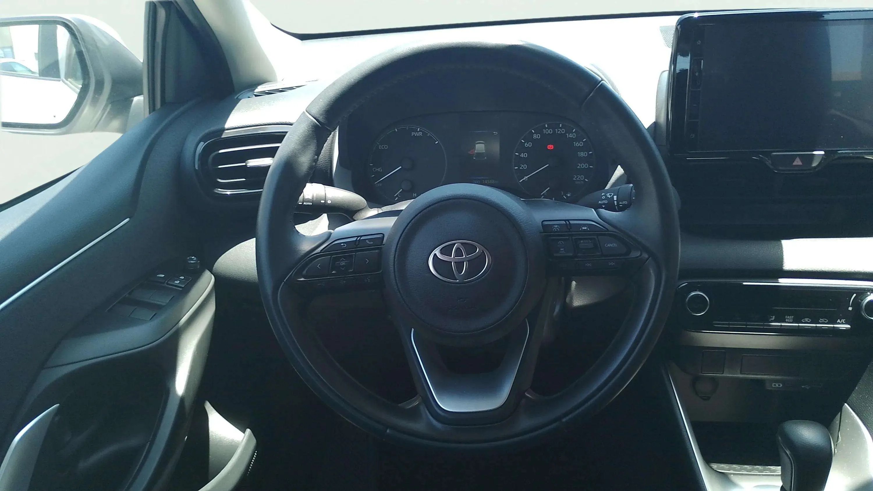 Toyota Yaris 1.5 120H Business Plus - foto 8